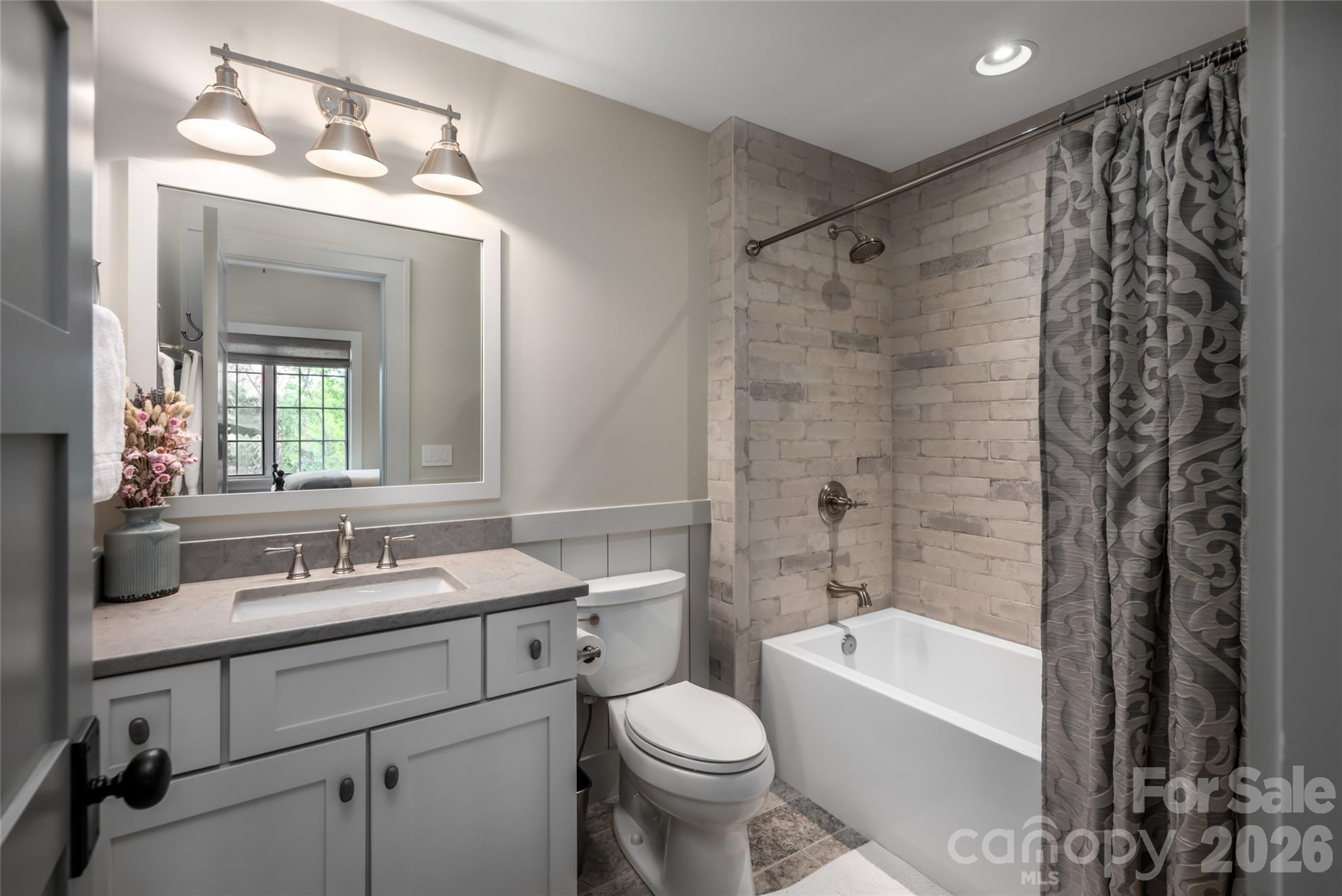 18 Fairsted Drive — Asheville