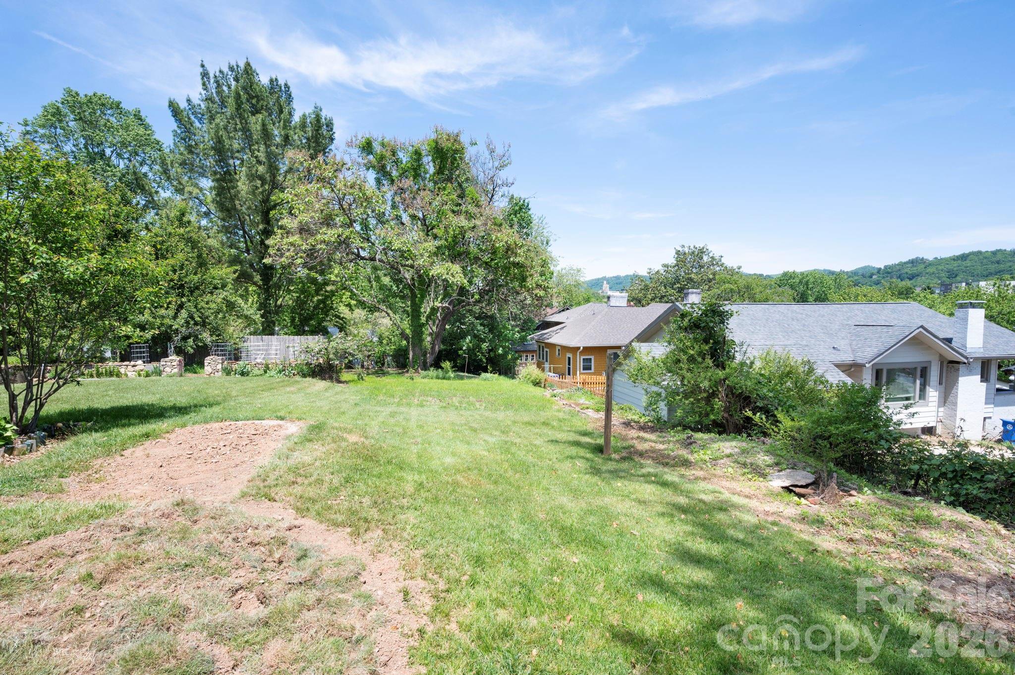 39 Bartlett Street — Asheville