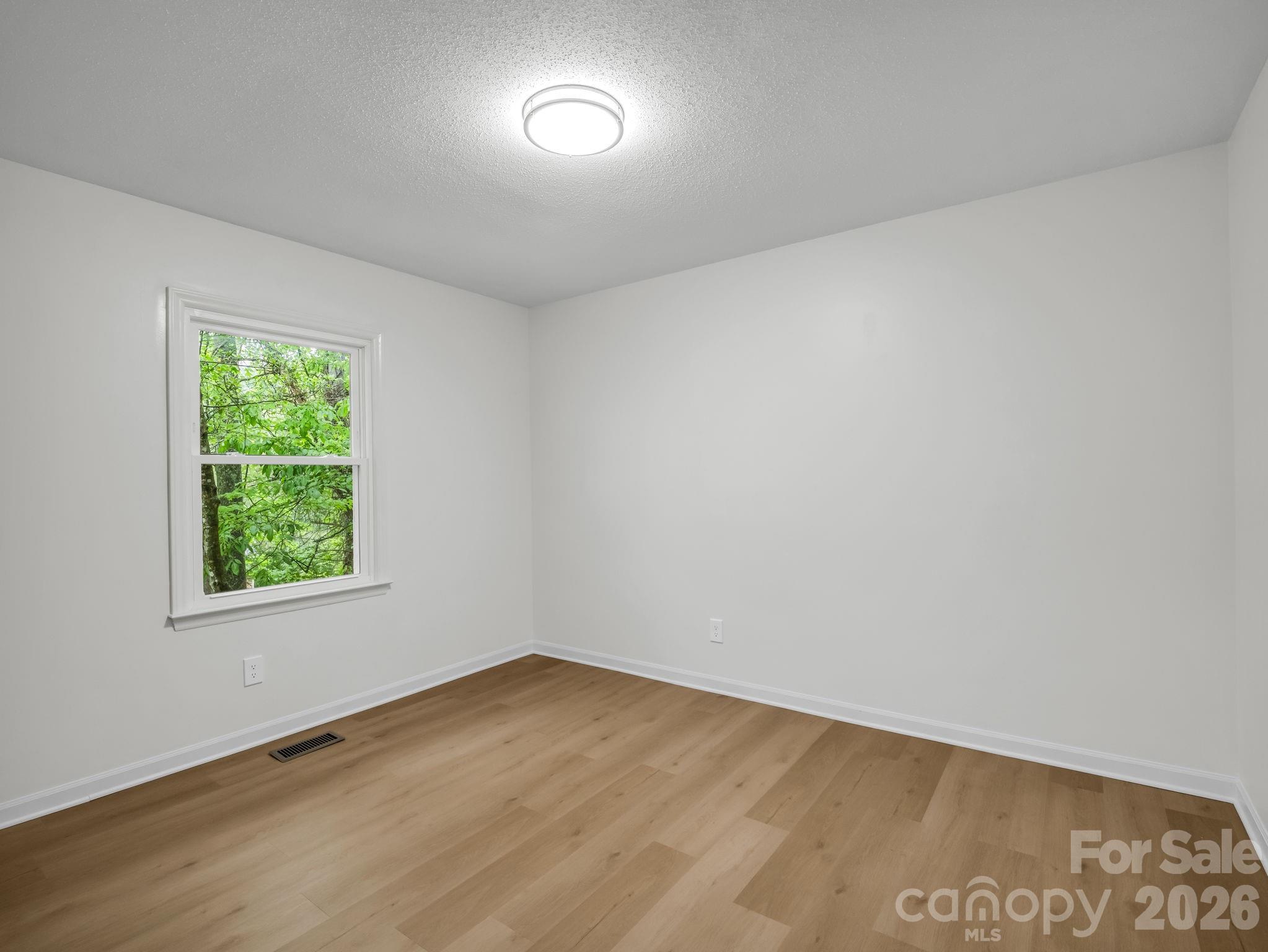 11 Deer Run Drive — Asheville