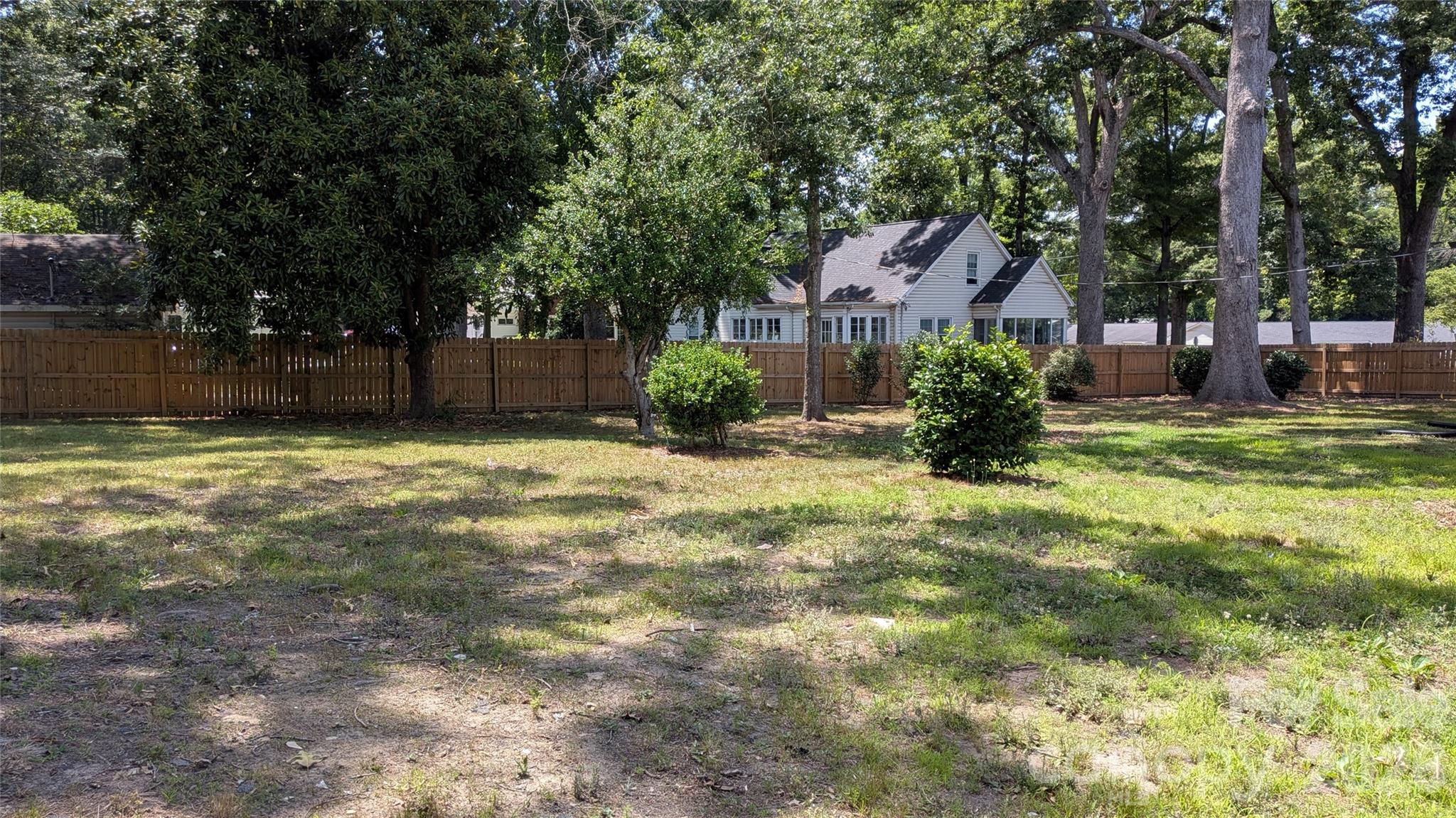 933 W Warren Street — Shelby