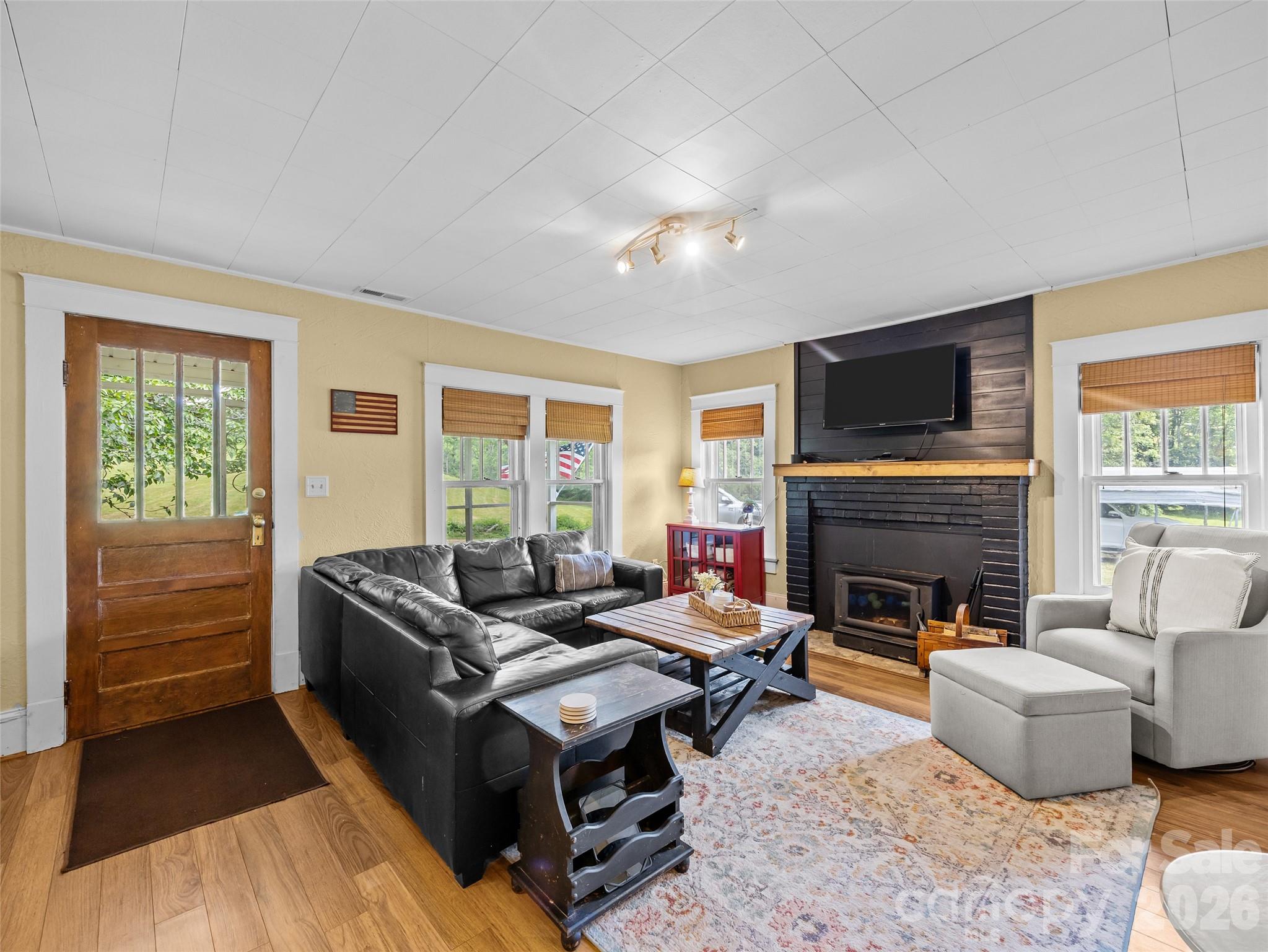 1305 Halltown Road — Spruce Pine