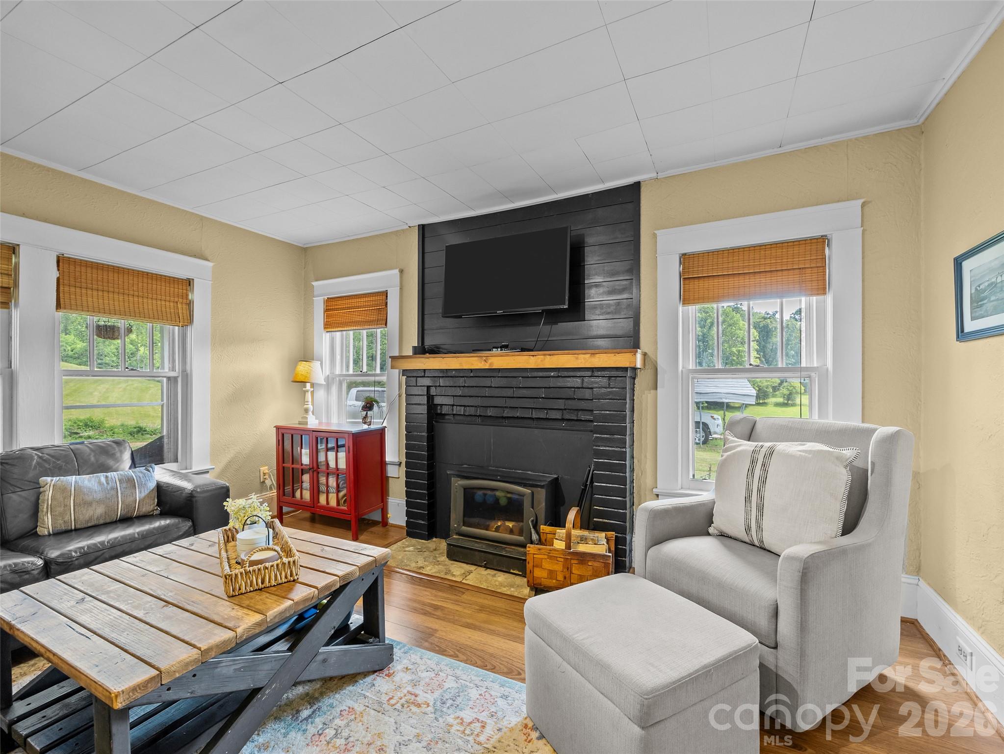 1305 Halltown Road — Spruce Pine