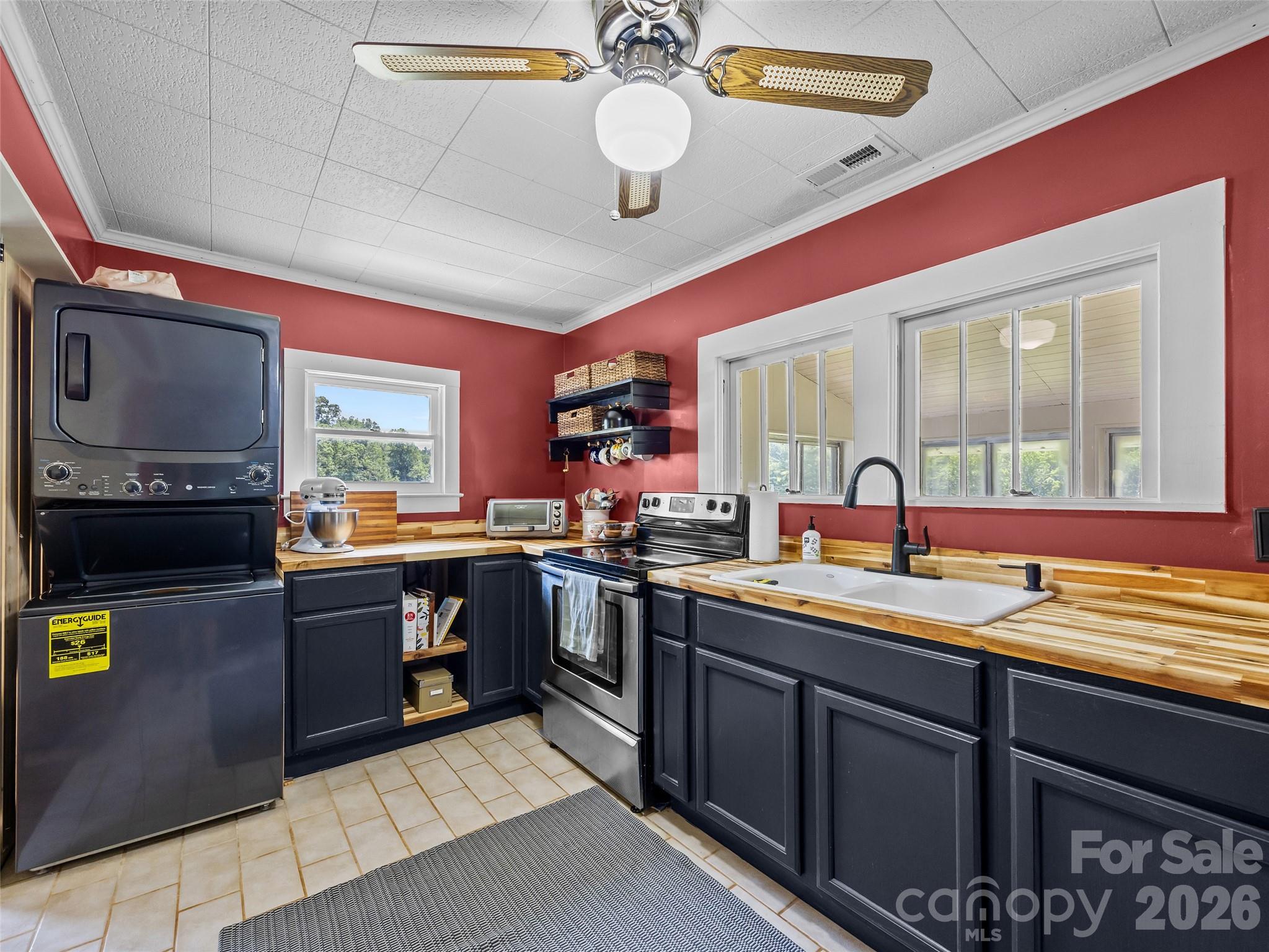 1305 Halltown Road — Spruce Pine