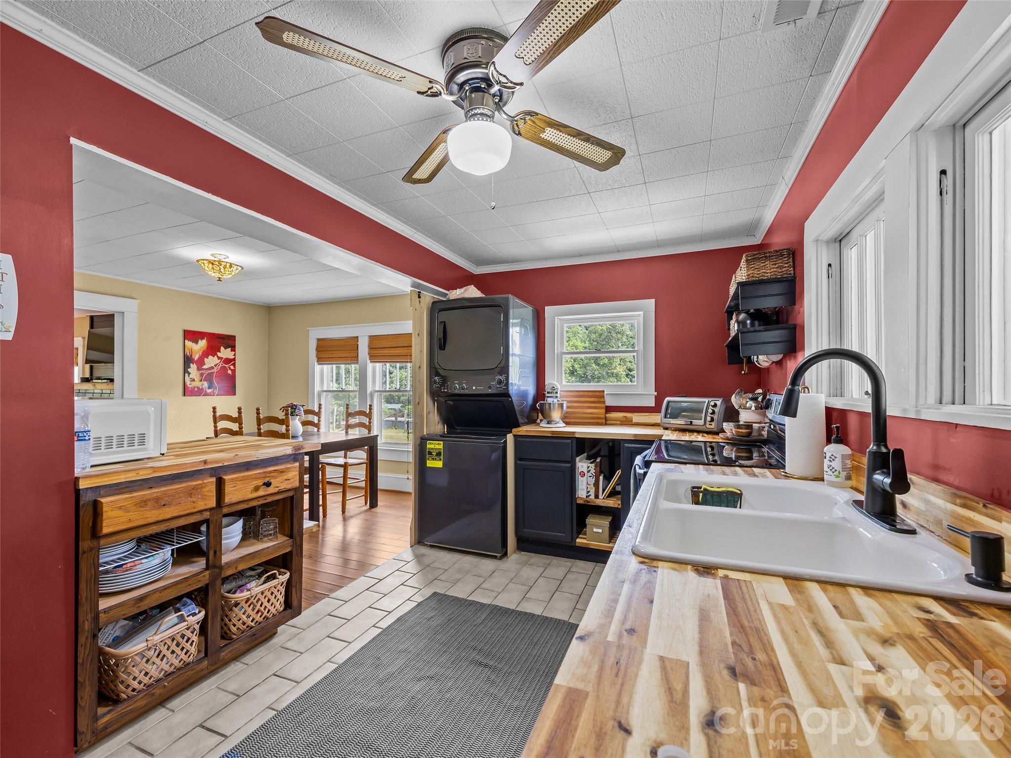 1305 Halltown Road — Spruce Pine