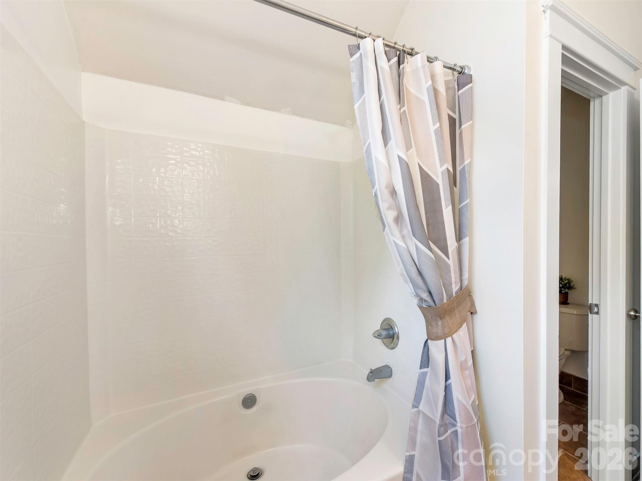 8214 Ballymore Court — Huntersville
