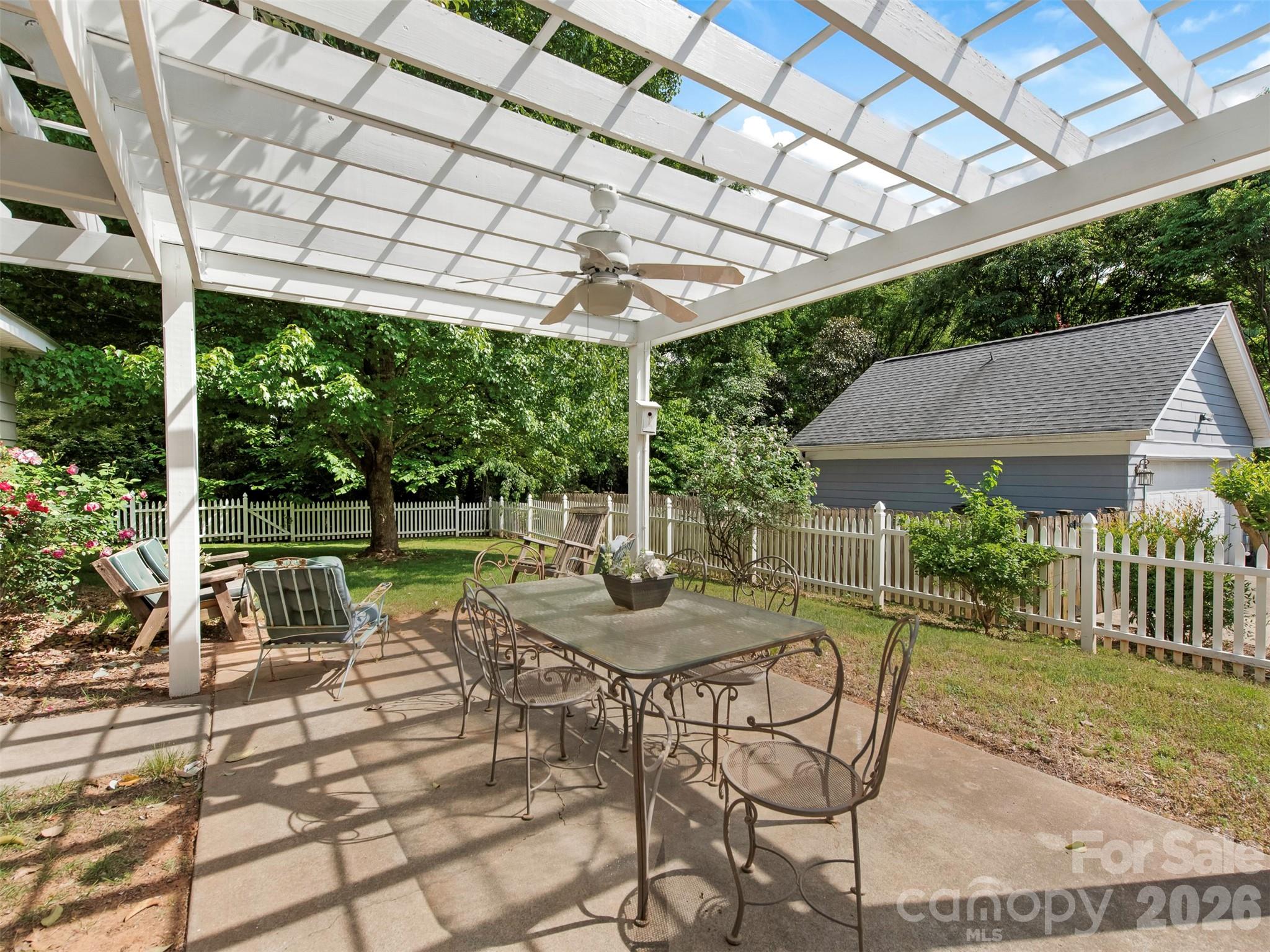 8214 Ballymore Court — Huntersville