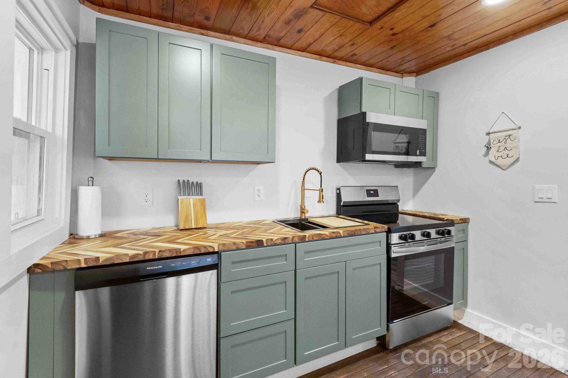 124 Glad Tidings Lane — Sylva