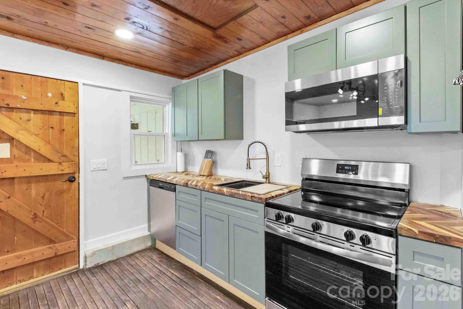 124 Glad Tidings Lane — Sylva