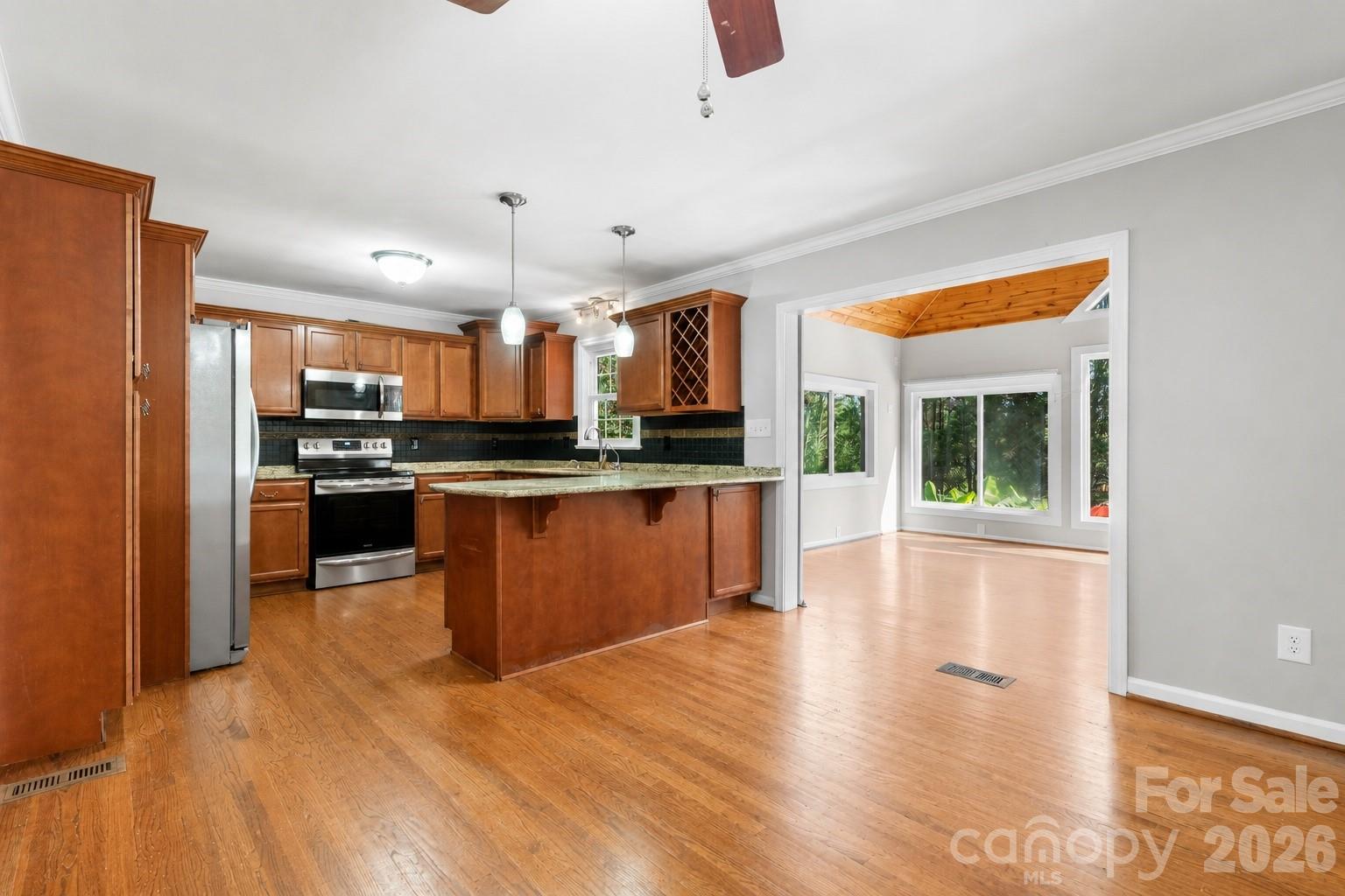 2025 34th Avenue Drive NE — Hickory