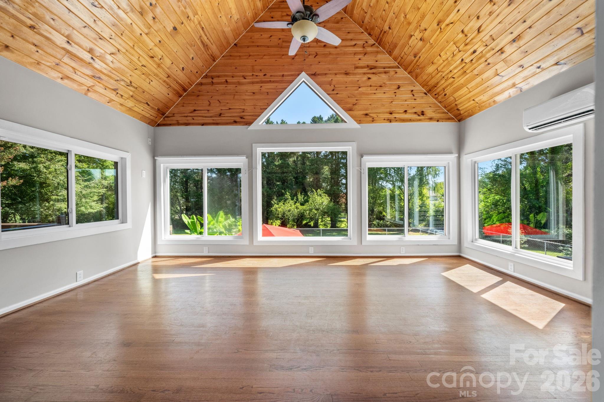 2025 34th Avenue Drive NE — Hickory