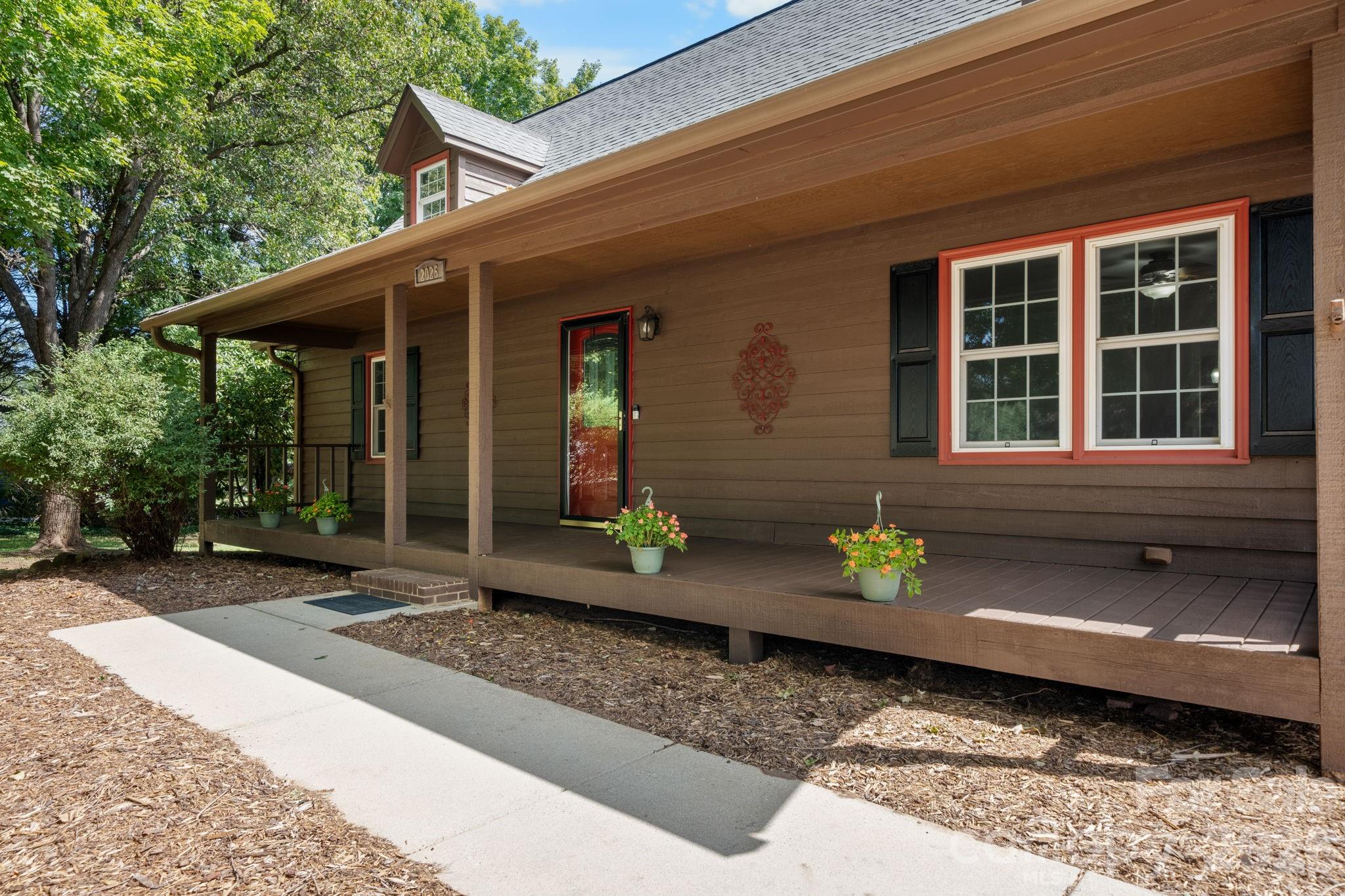 2025 34th Avenue Drive NE — Hickory