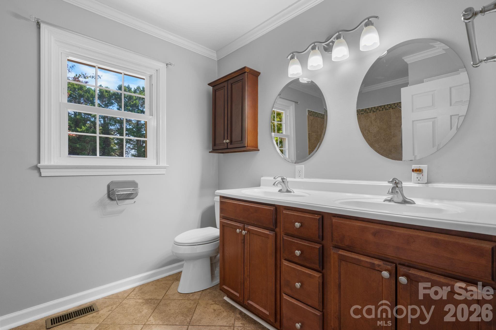 2025 34th Avenue Drive NE — Hickory