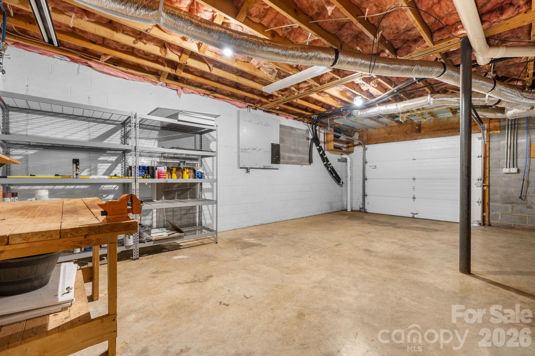 2025 34th Avenue Drive NE — Hickory