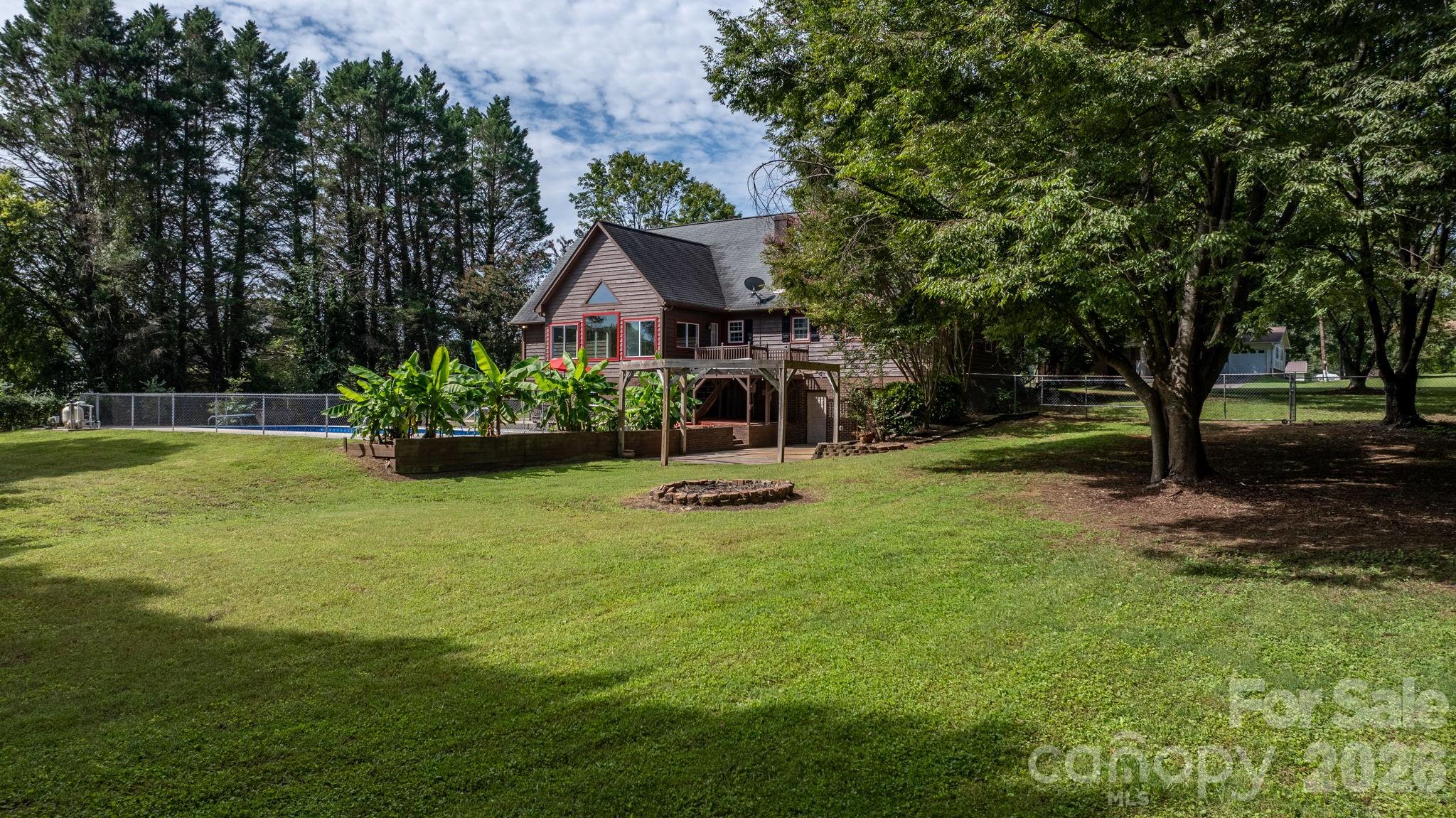 2025 34th Avenue Drive NE — Hickory