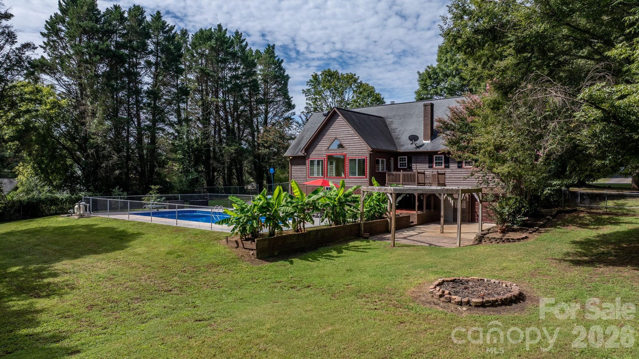 2025 34th Avenue Drive NE — Hickory