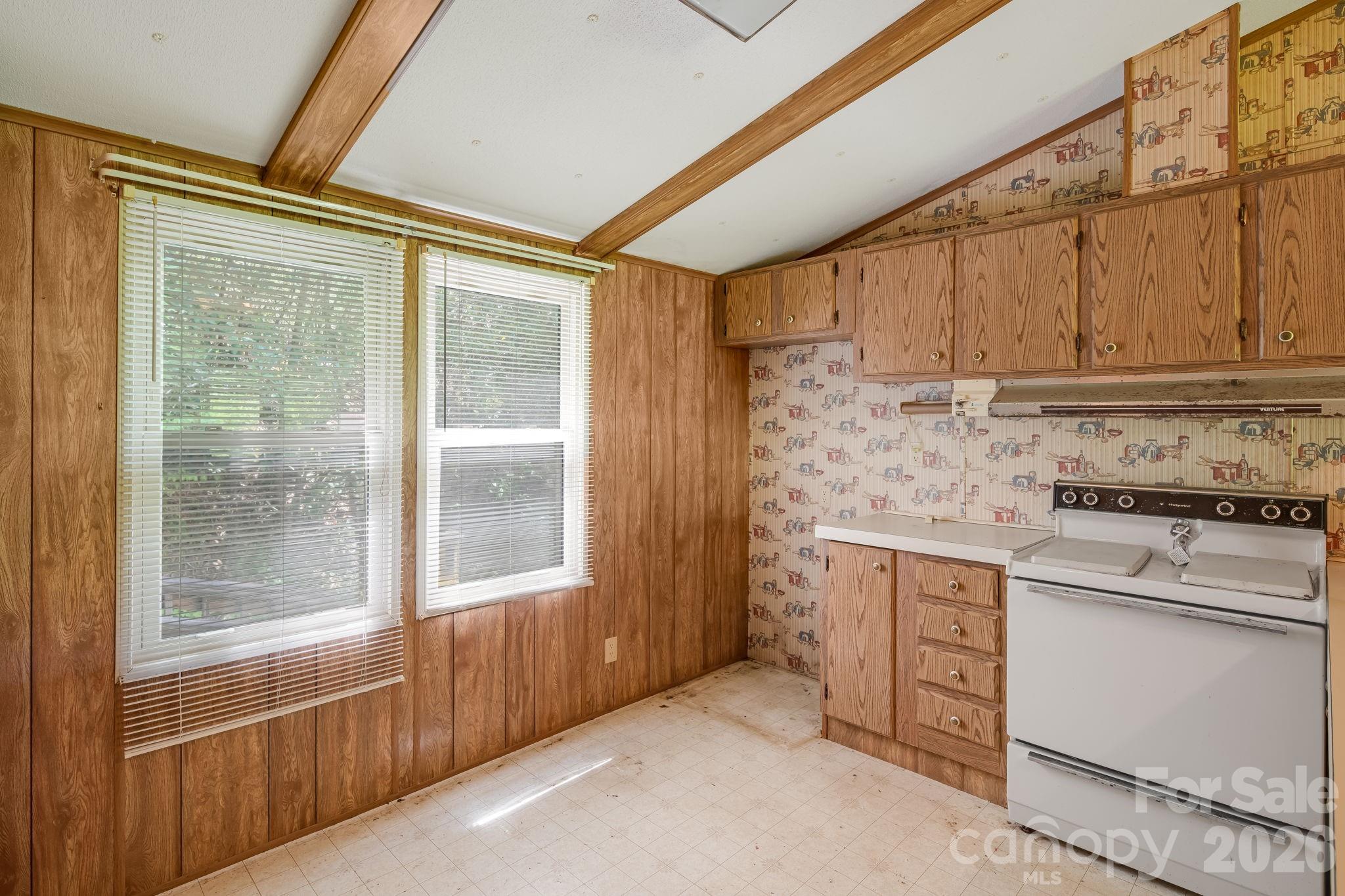 101 Serenity Lane — Clyde