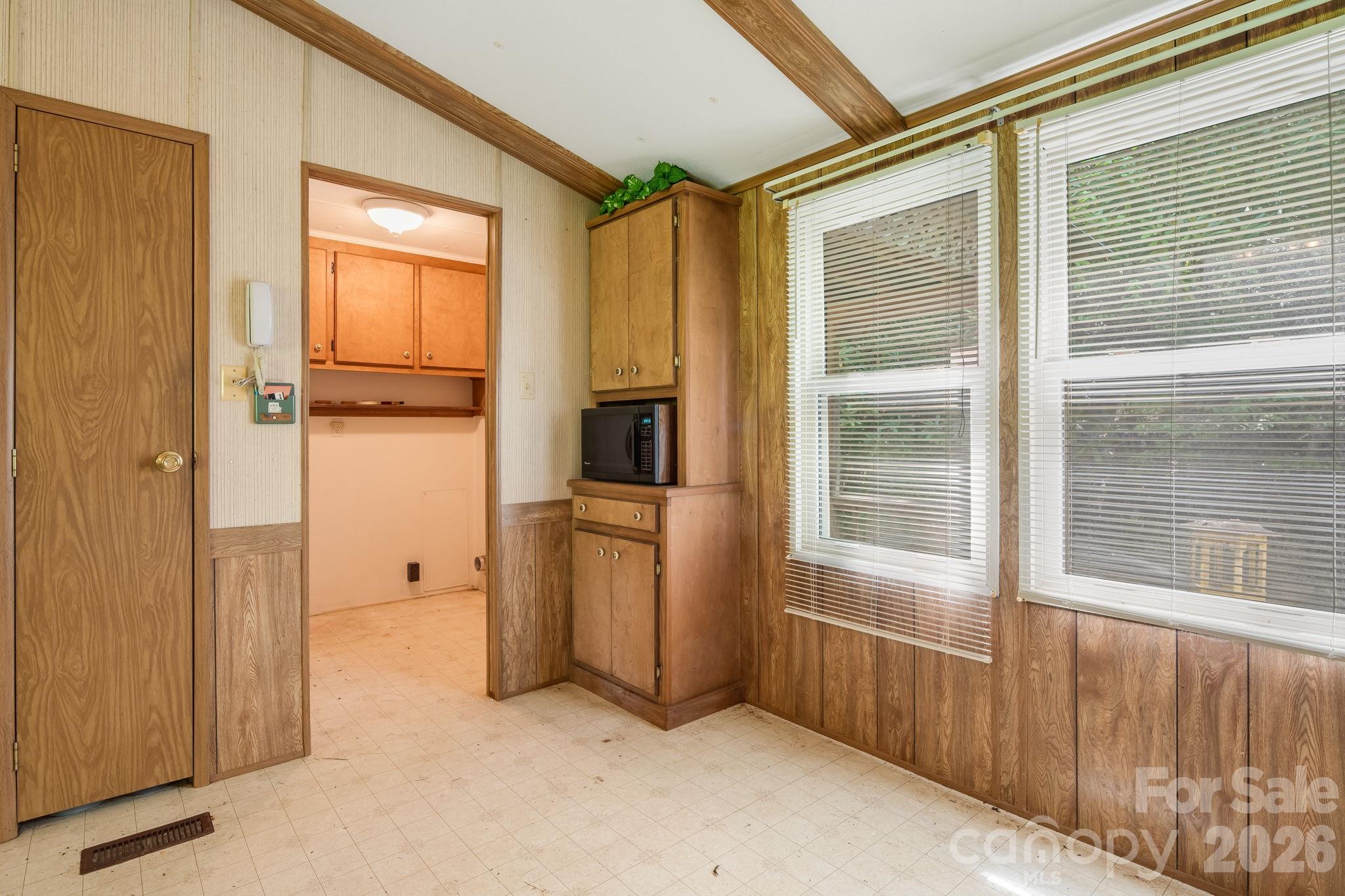 101 Serenity Lane — Clyde