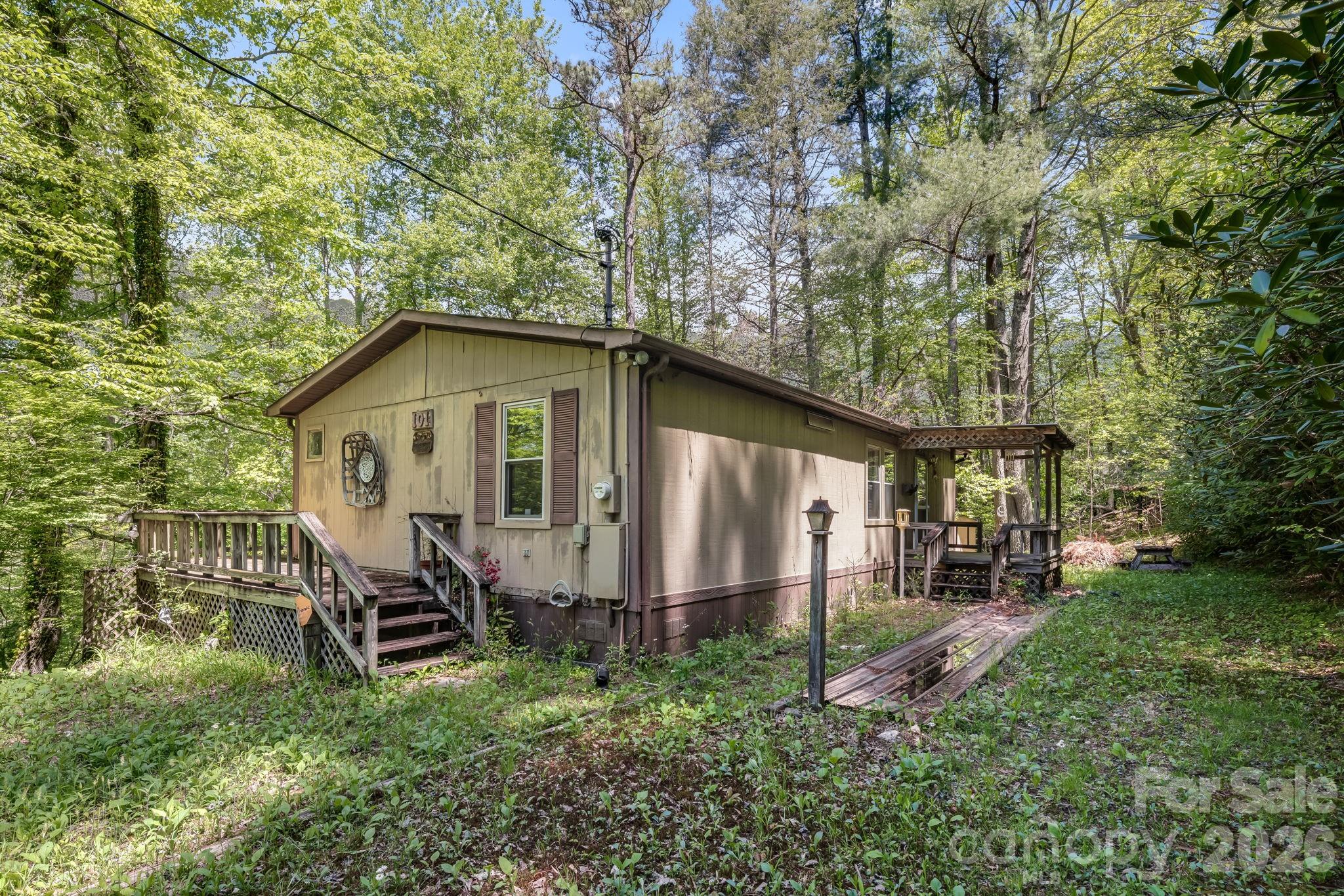 101 Serenity Lane — Clyde