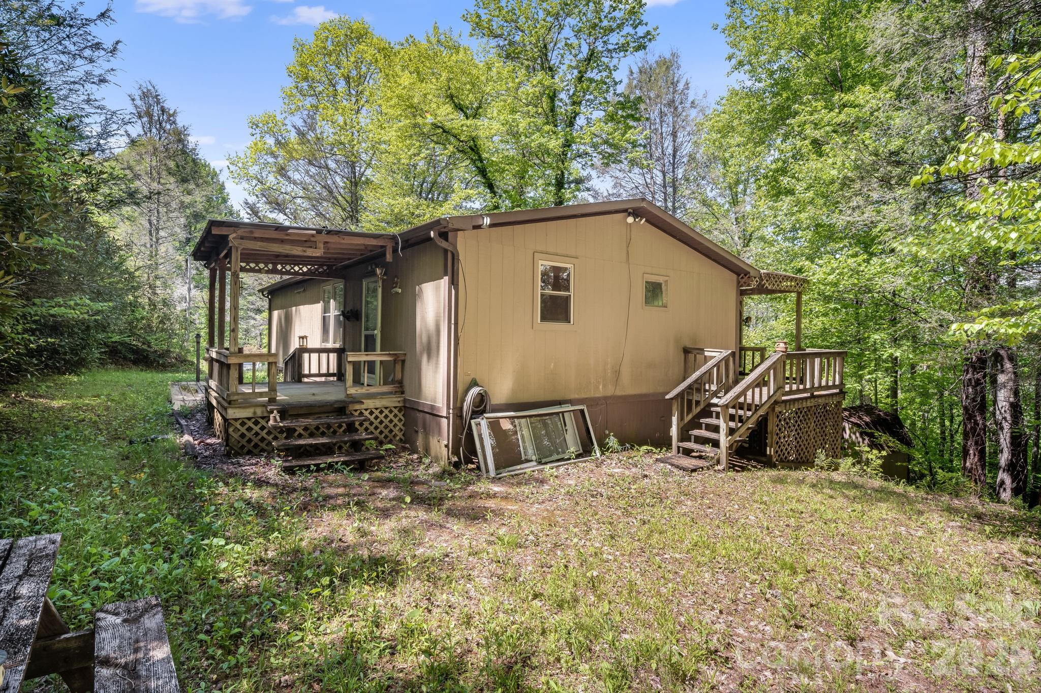 101 Serenity Lane — Clyde