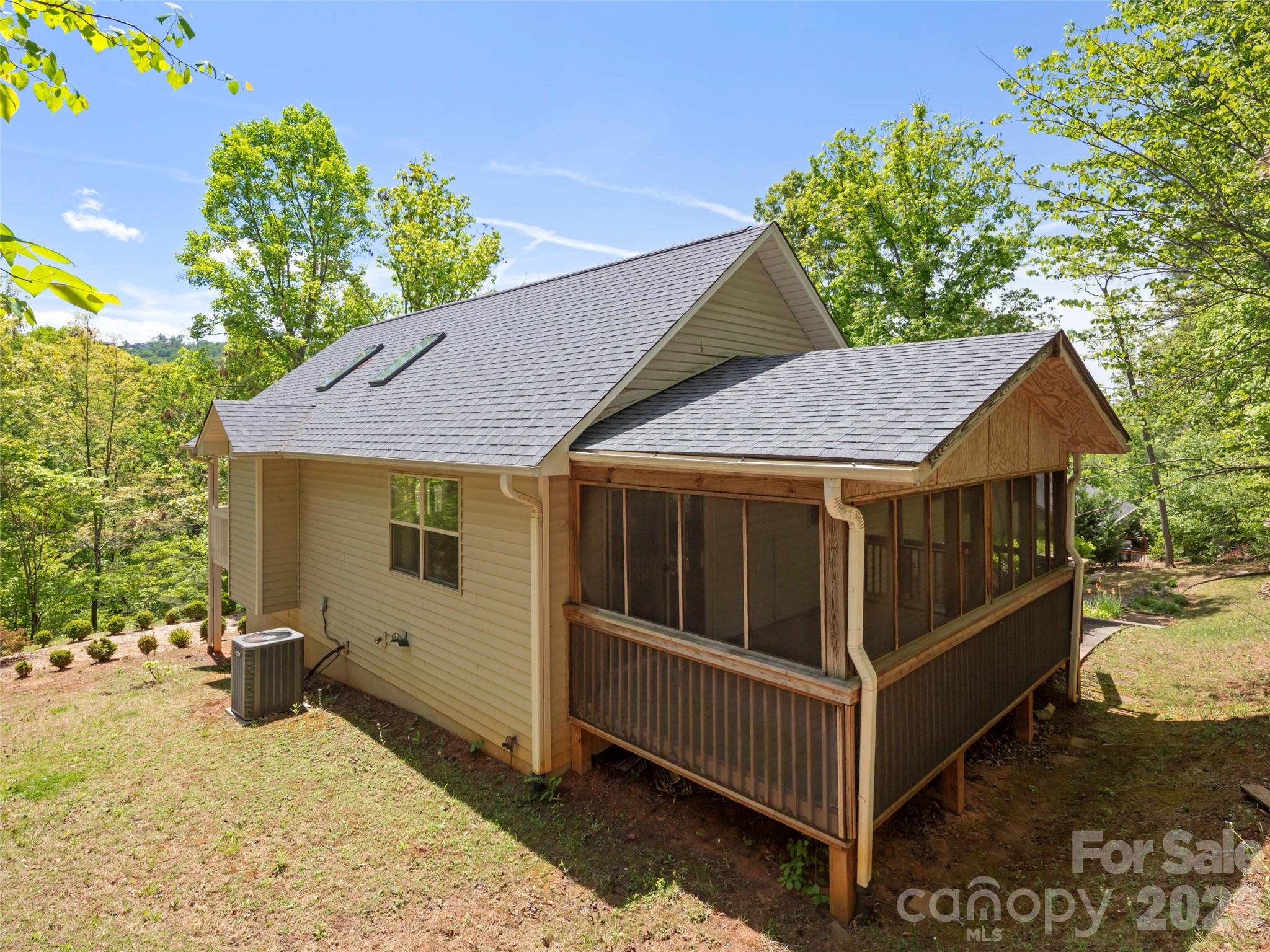 38 Evening Shade Drive — Weaverville