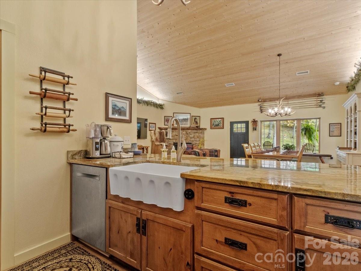 183 Mayfly Court — Spruce Pine