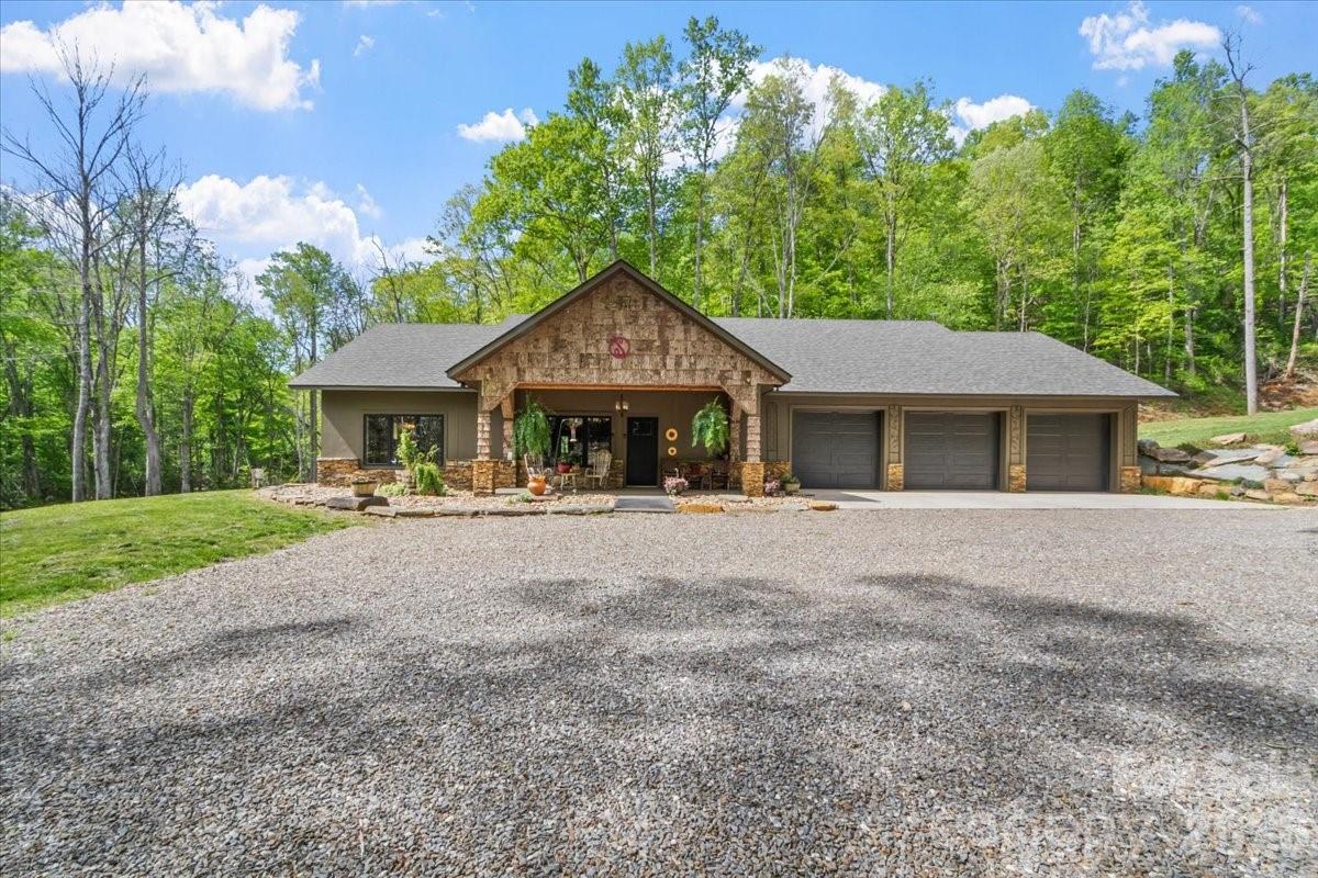 183 Mayfly Court — Spruce Pine