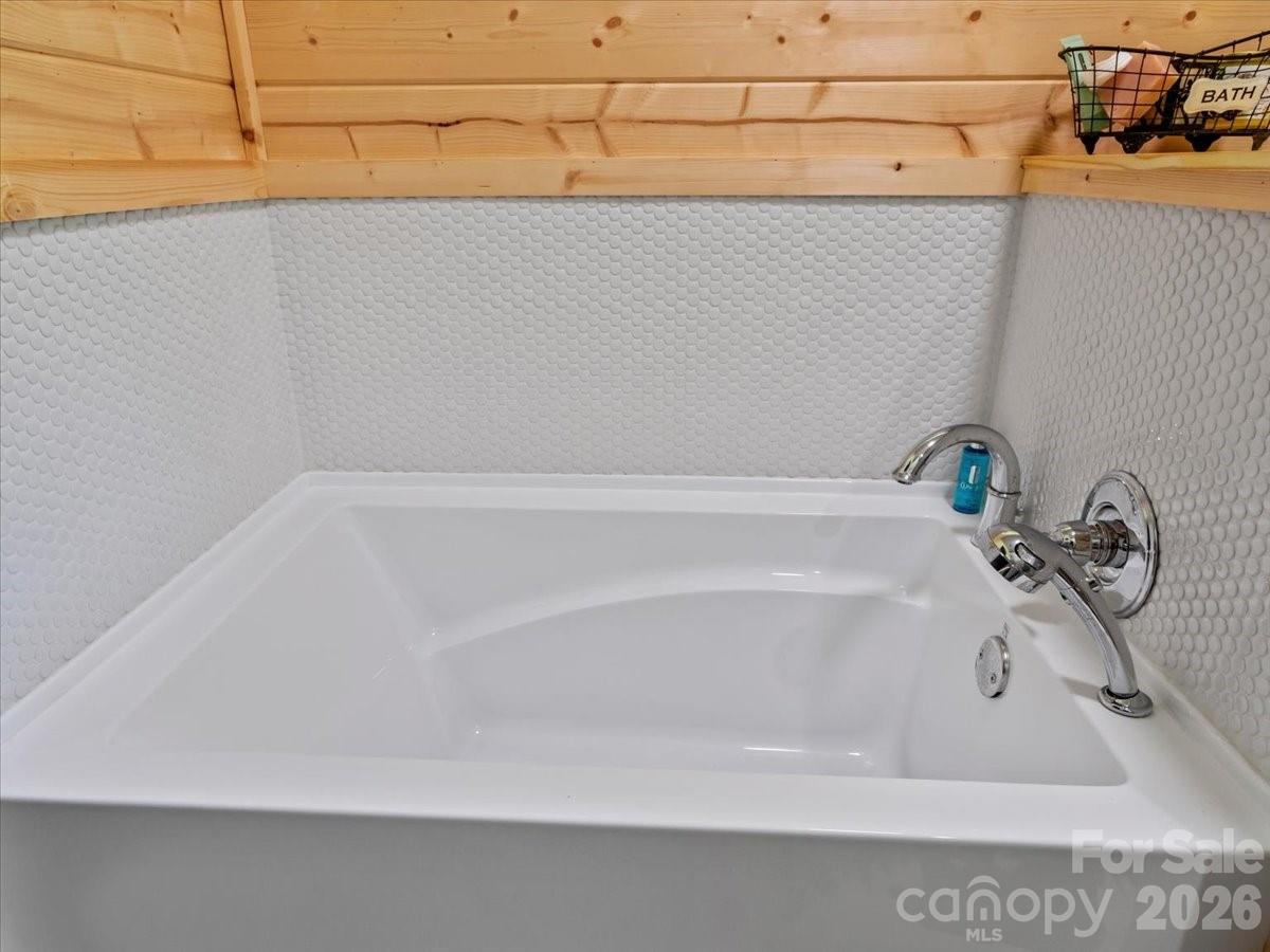 183 Mayfly Court — Spruce Pine