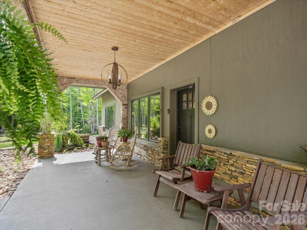 183 Mayfly Court — Spruce Pine