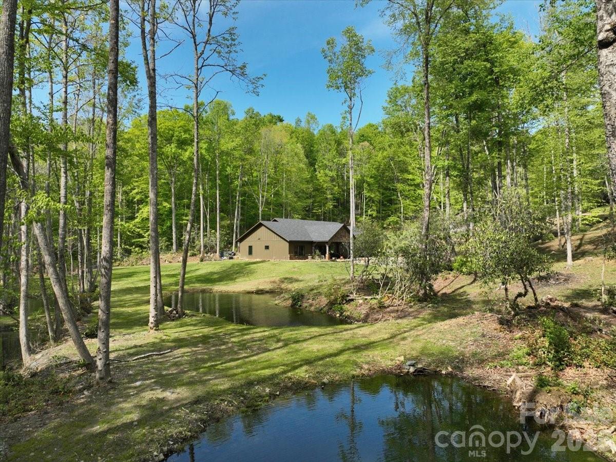 183 Mayfly Court — Spruce Pine