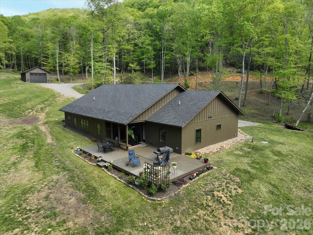 183 Mayfly Court — Spruce Pine