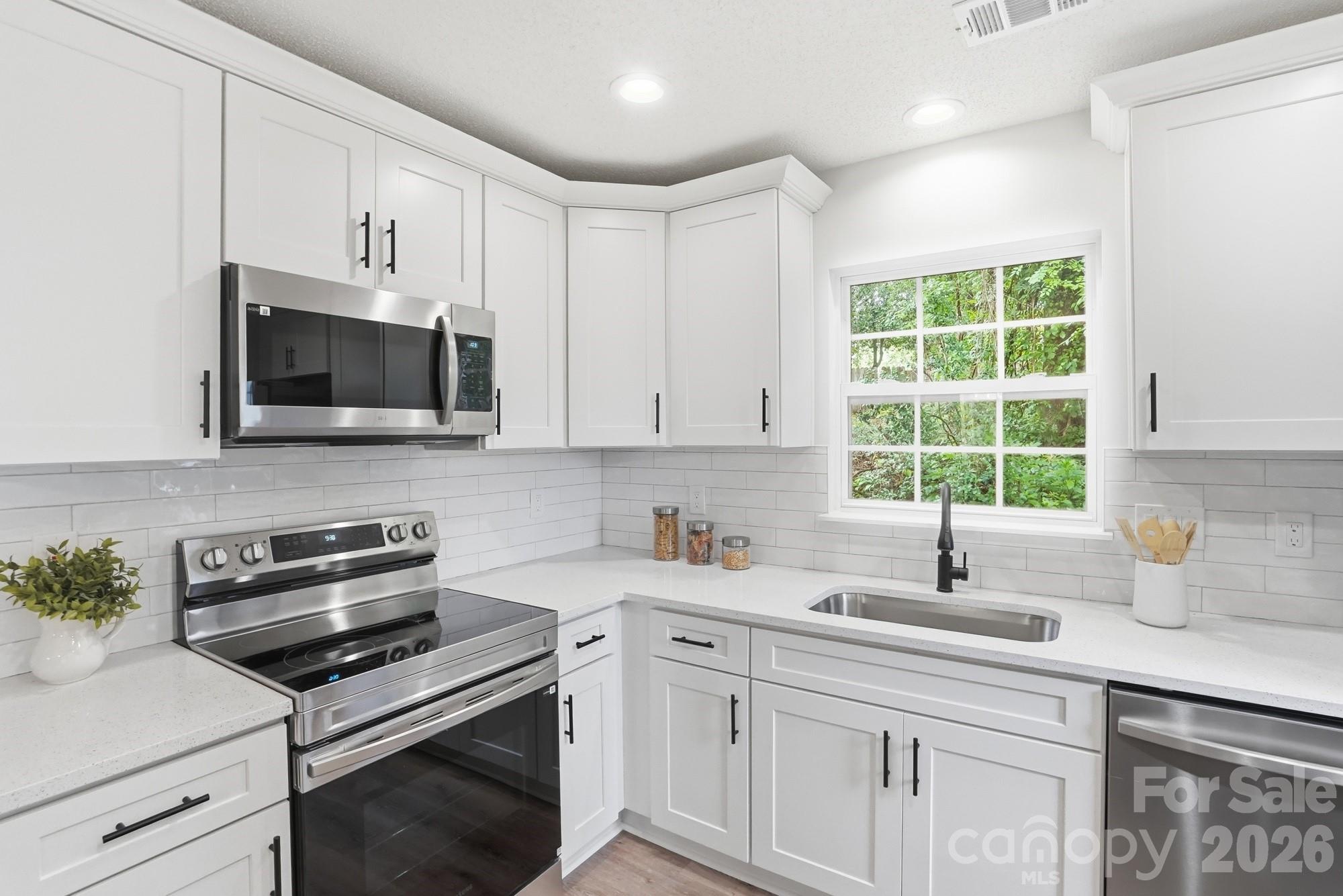 7621 Petrea Lane — Charlotte