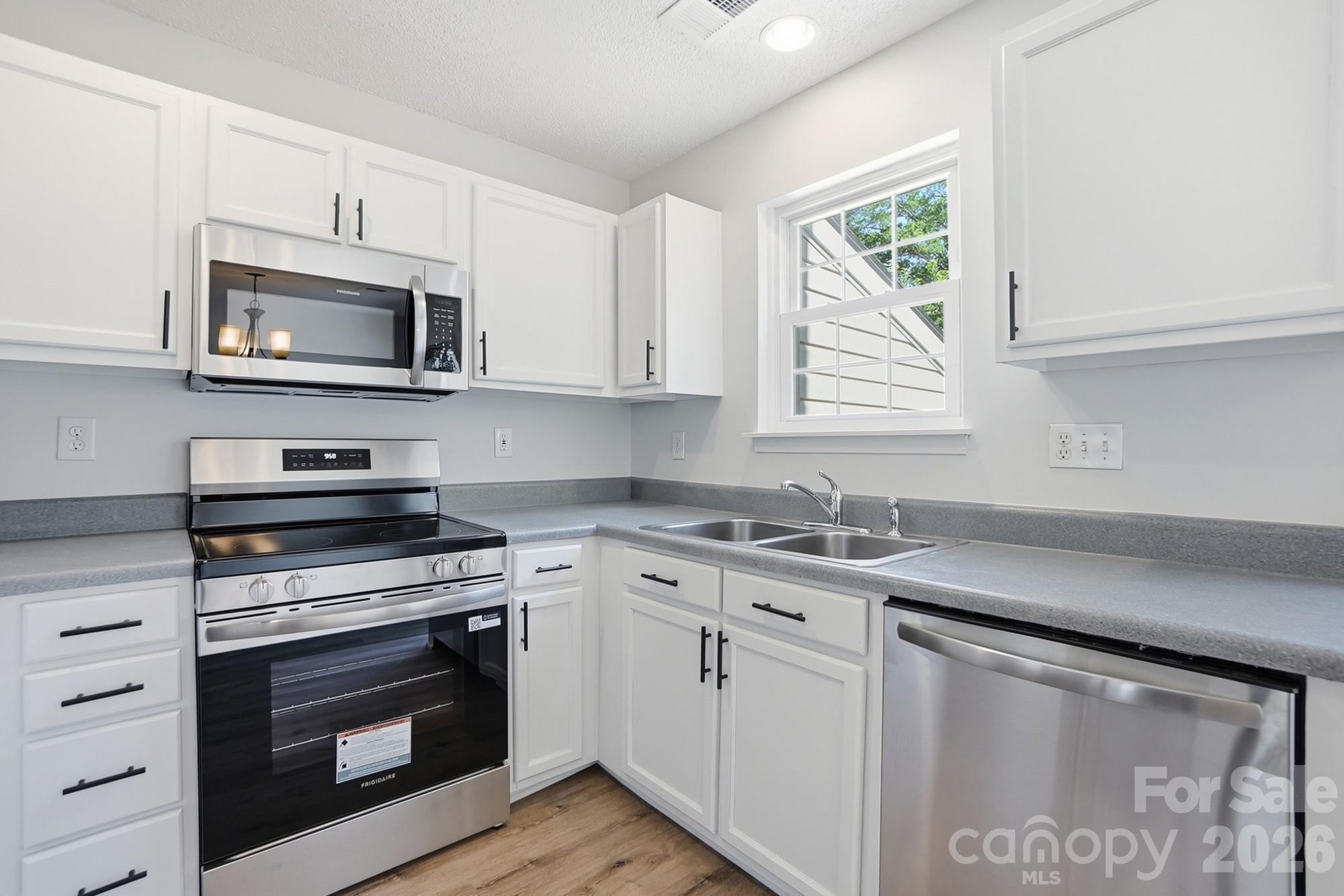 10584 English Setter Way — Charlotte