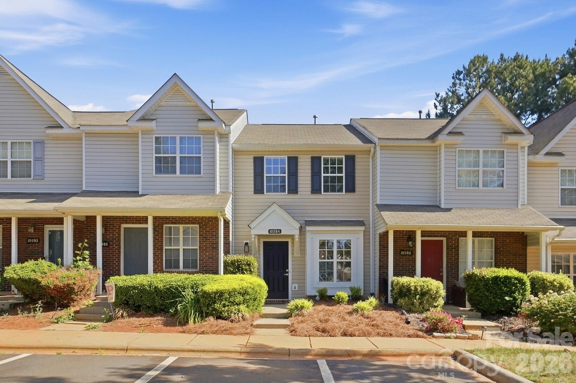 10584 English Setter Way — Charlotte