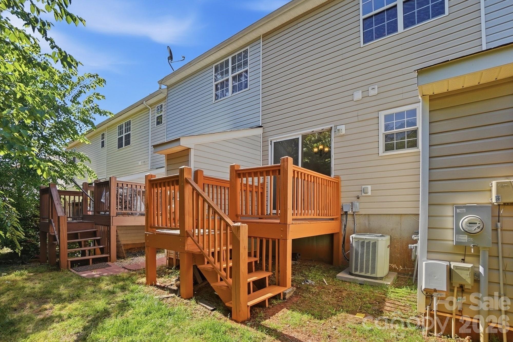 10584 English Setter Way — Charlotte