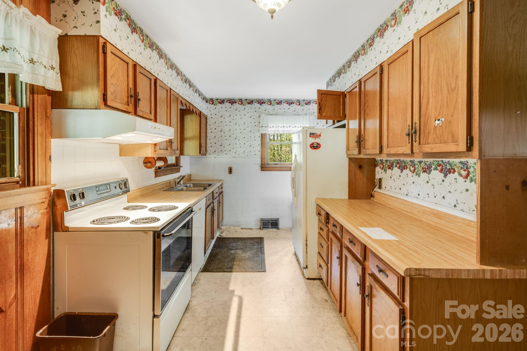 435 Upper Glady Fork Road — Candler