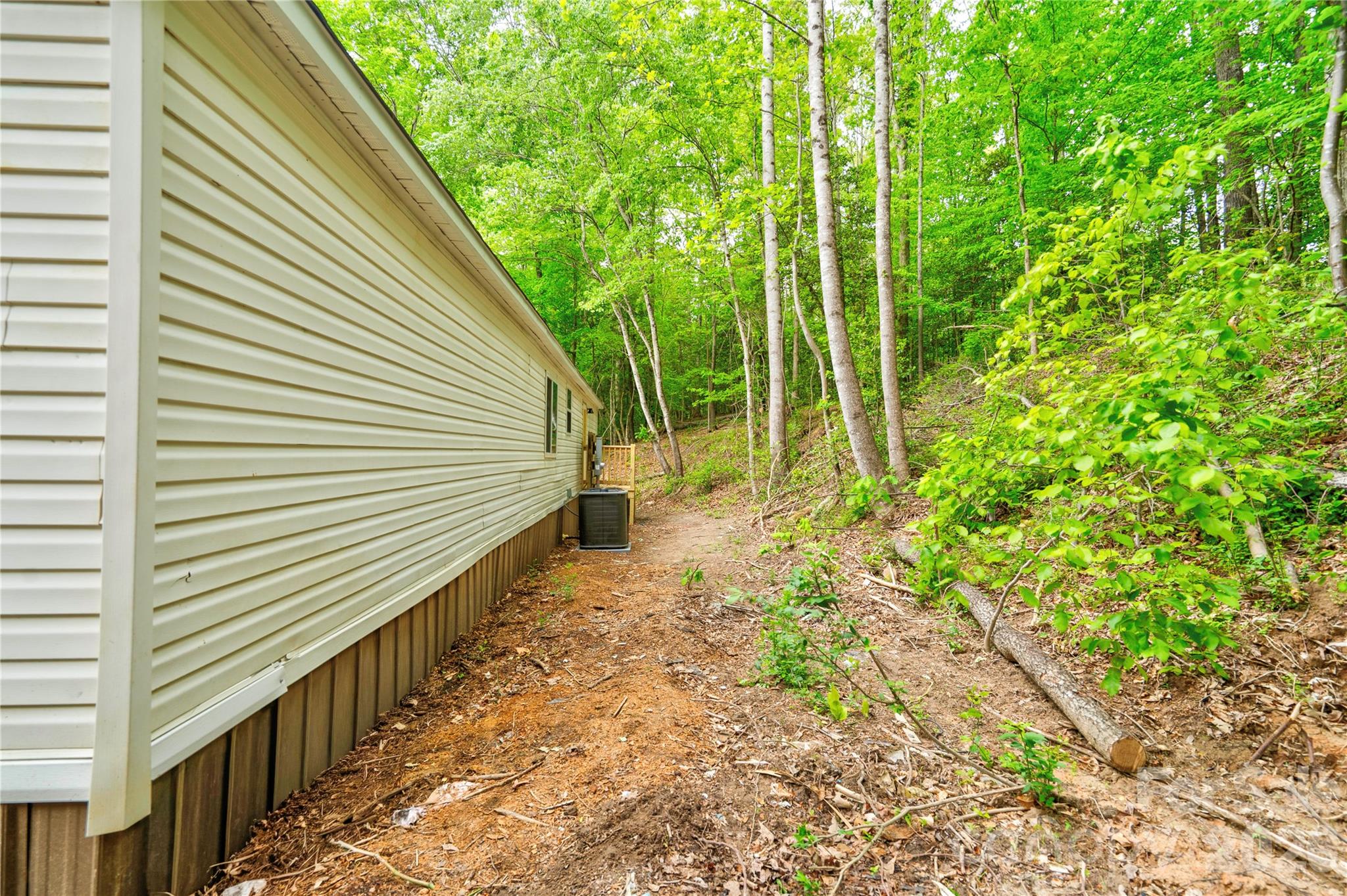 141 Knob Creek Drive — Lawndale