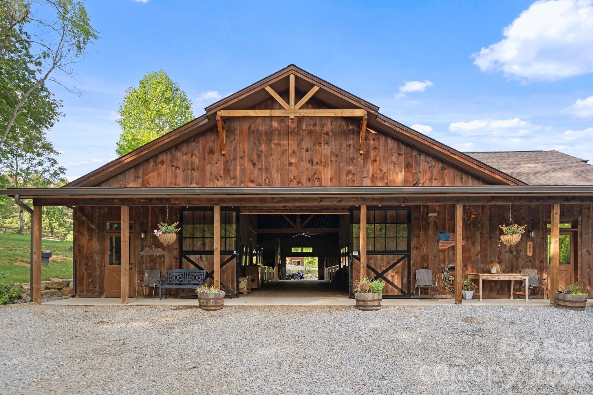 959 & 957 Dave Whitaker Road — Horse Shoe