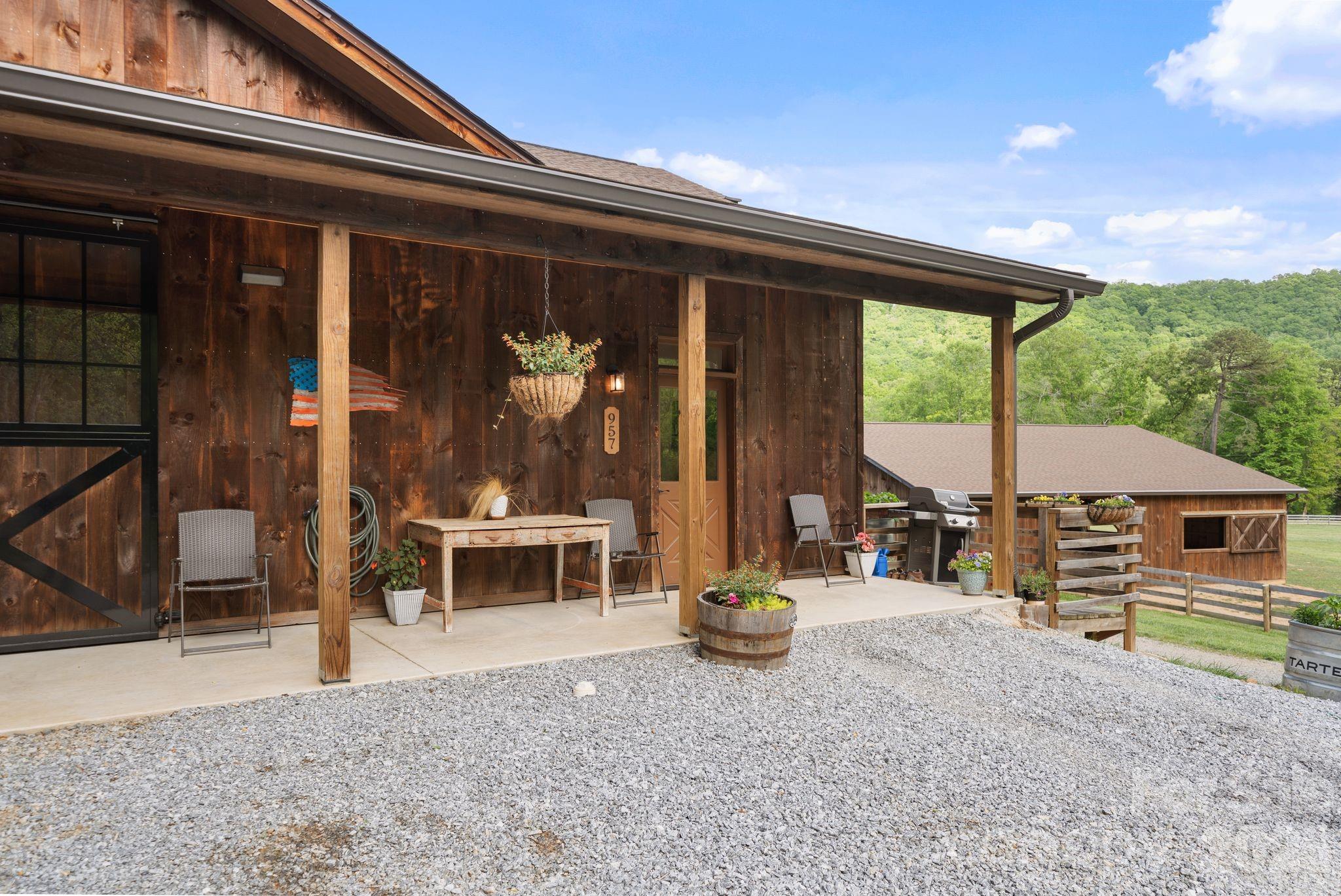 959 & 957 Dave Whitaker Road — Horse Shoe