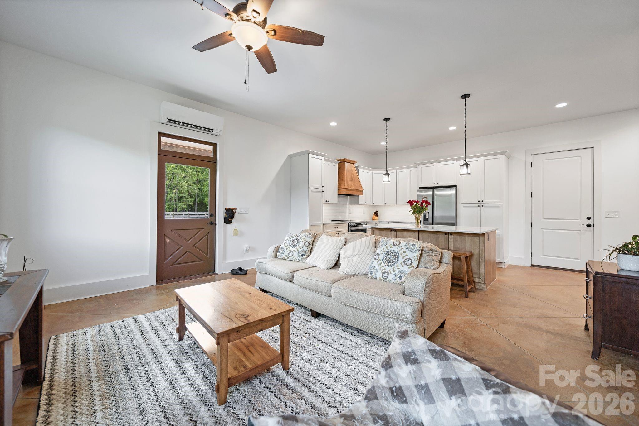 959 & 957 Dave Whitaker Road — Horse Shoe