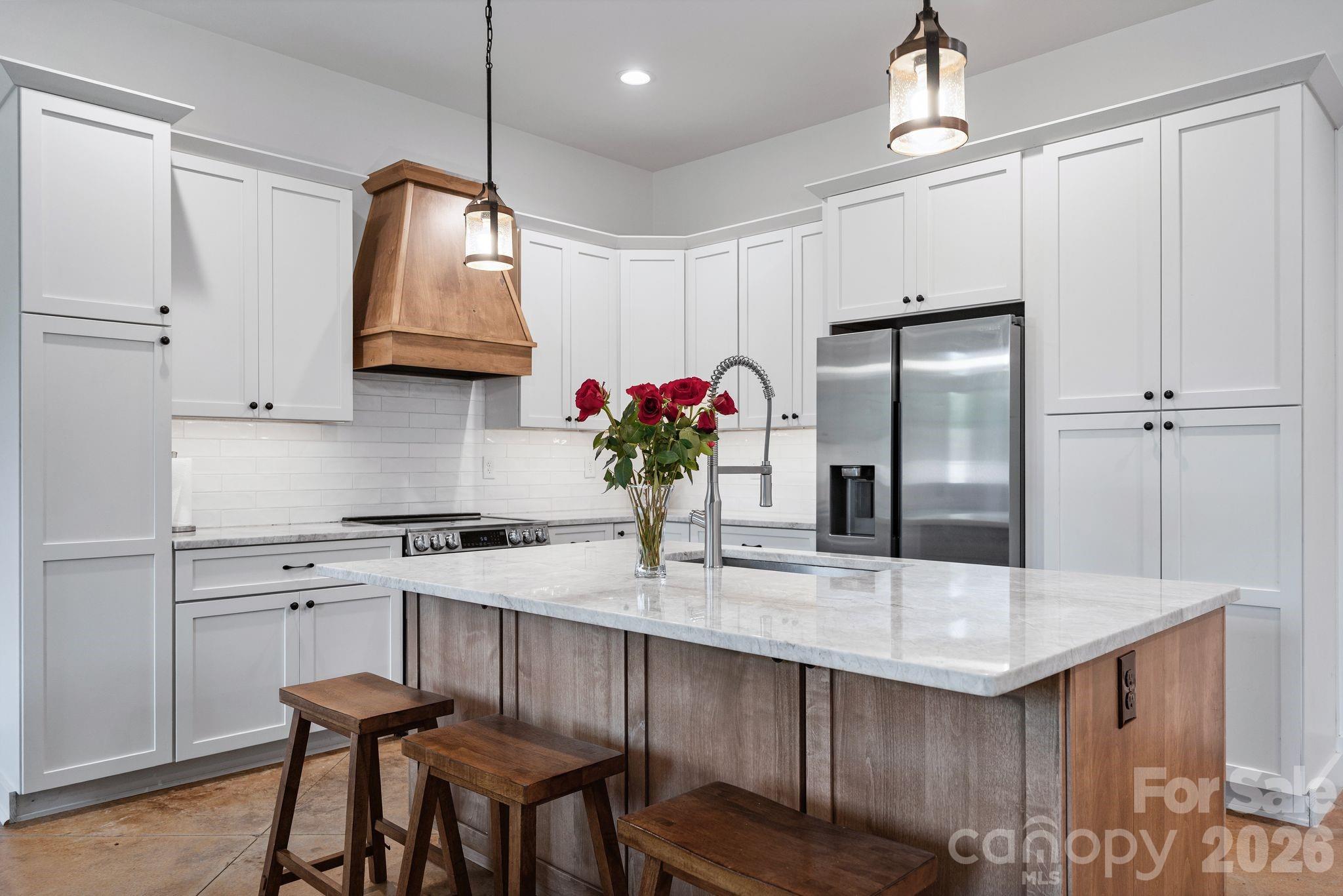 959 & 957 Dave Whitaker Road — Horse Shoe