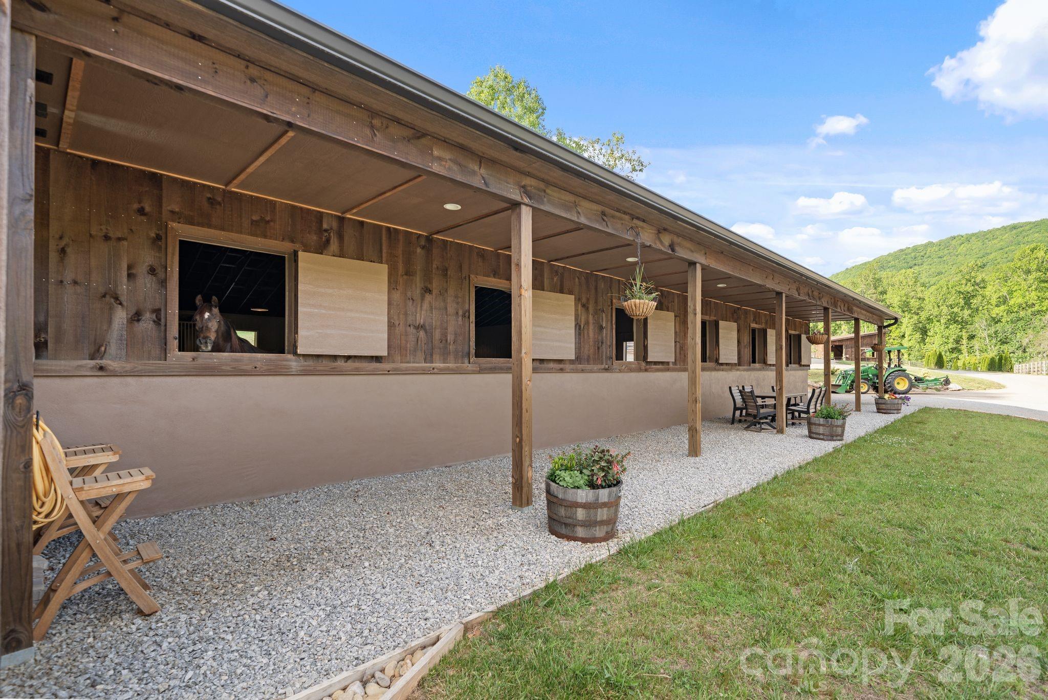 959 & 957 Dave Whitaker Road — Horse Shoe