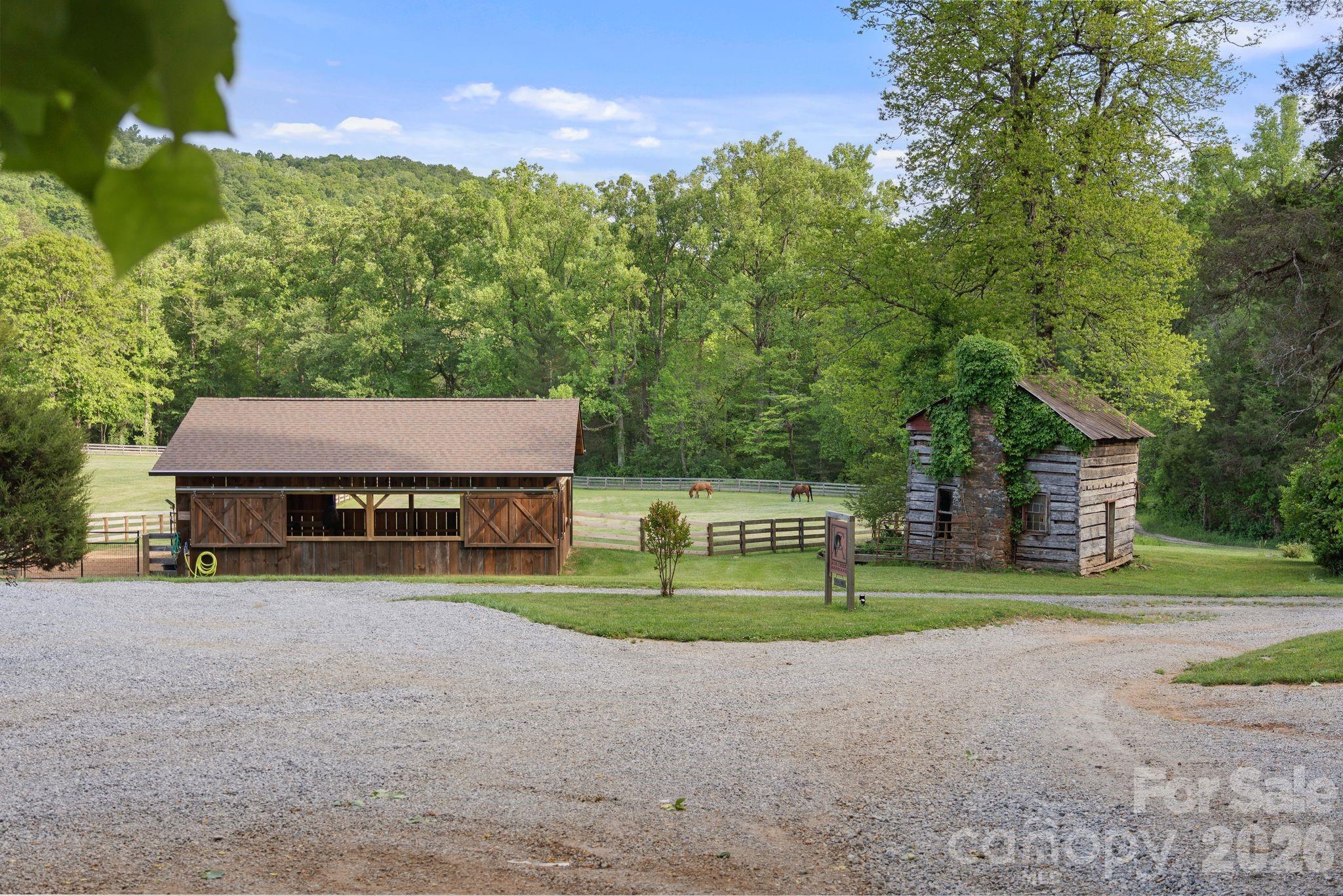 959 & 957 Dave Whitaker Road — Horse Shoe