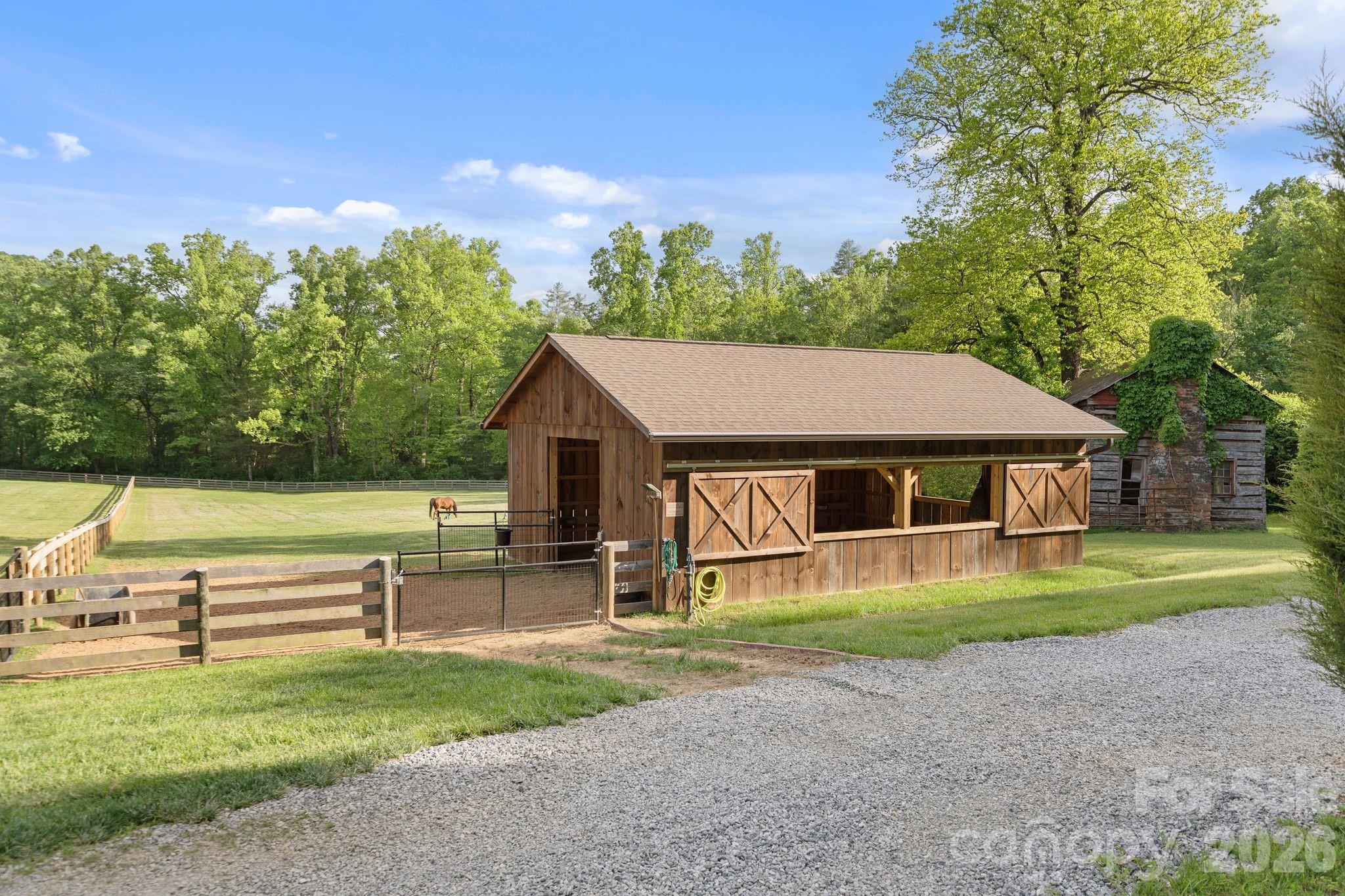 959 & 957 Dave Whitaker Road — Horse Shoe
