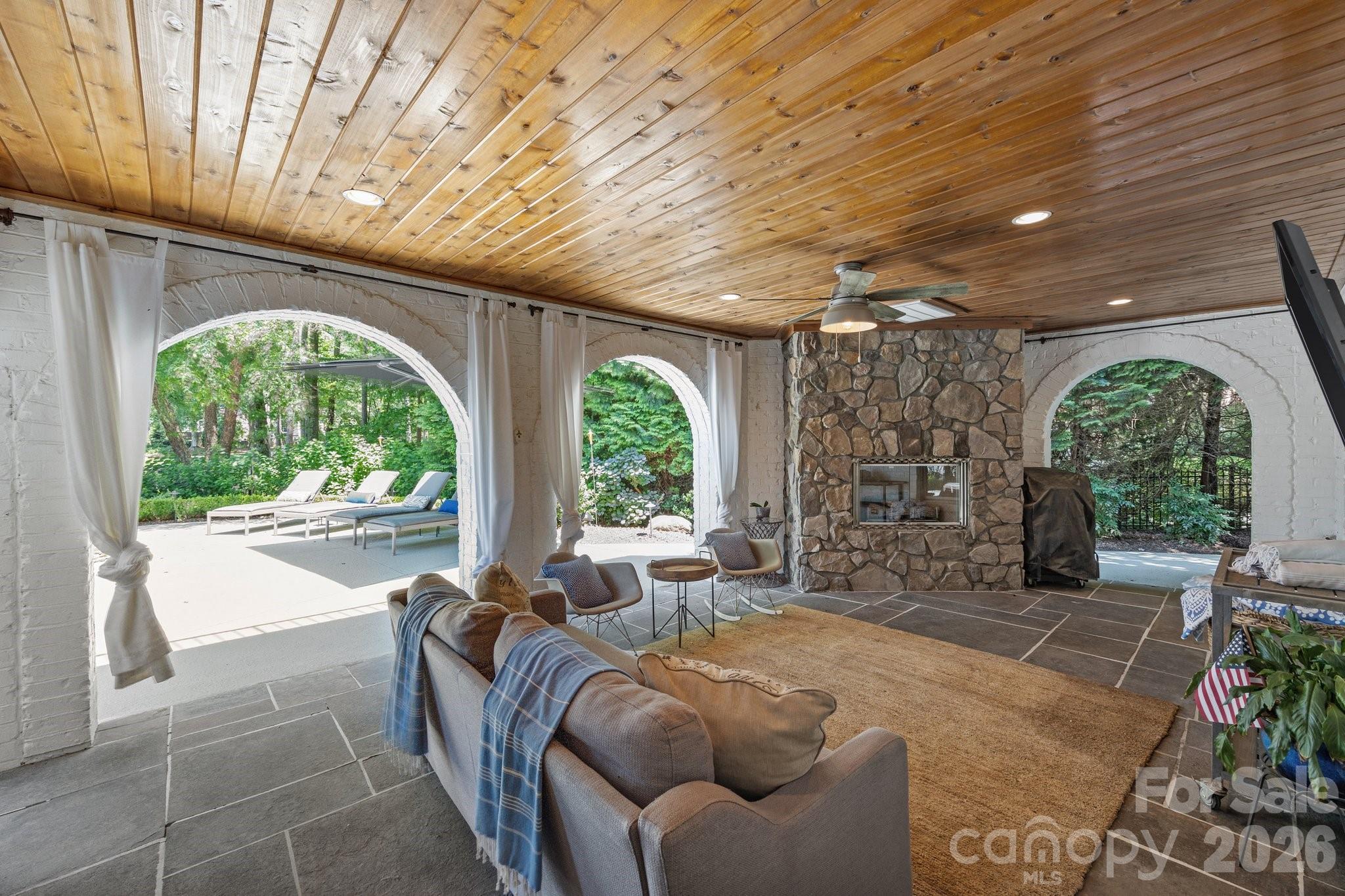 19506 Mary Ardrey Circle — Cornelius