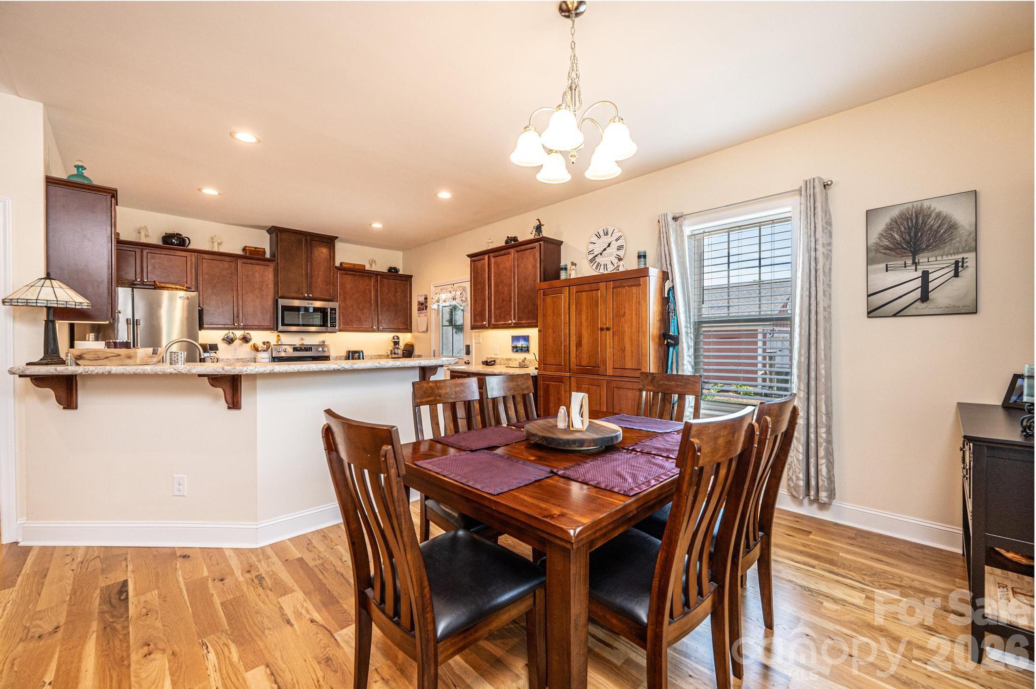 1092 33rd Avenue Loop NE — Hickory