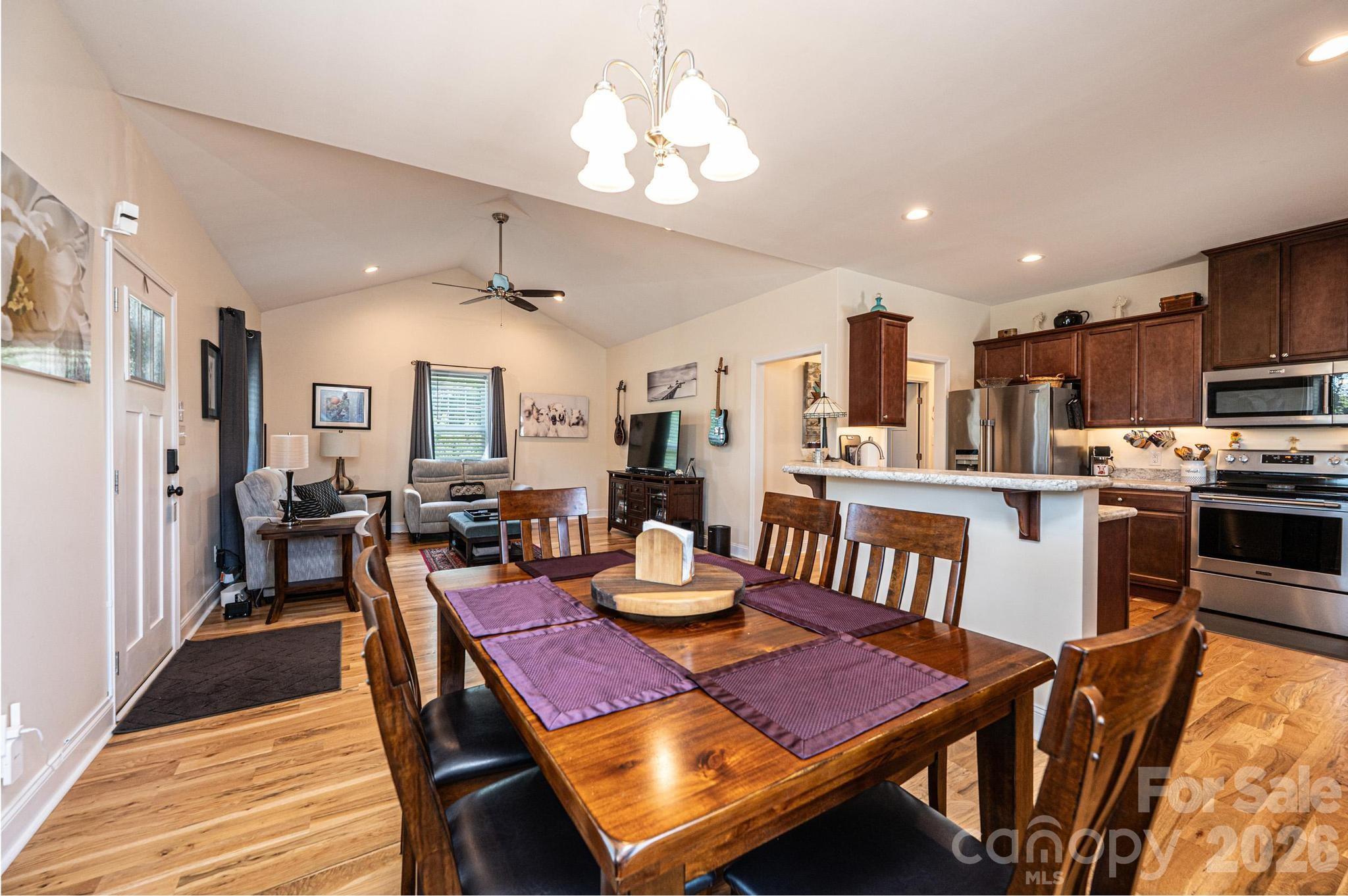 1092 33rd Avenue Loop NE — Hickory