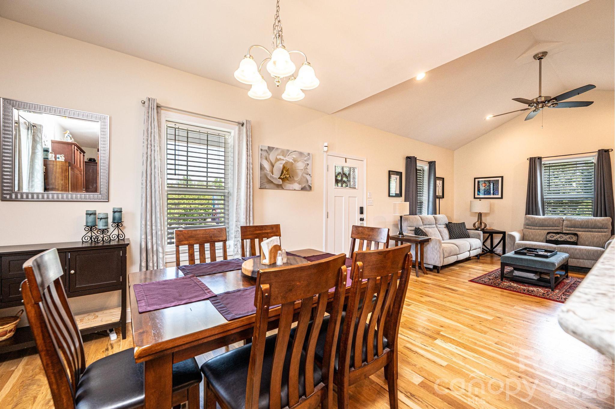 1092 33rd Avenue Loop NE — Hickory
