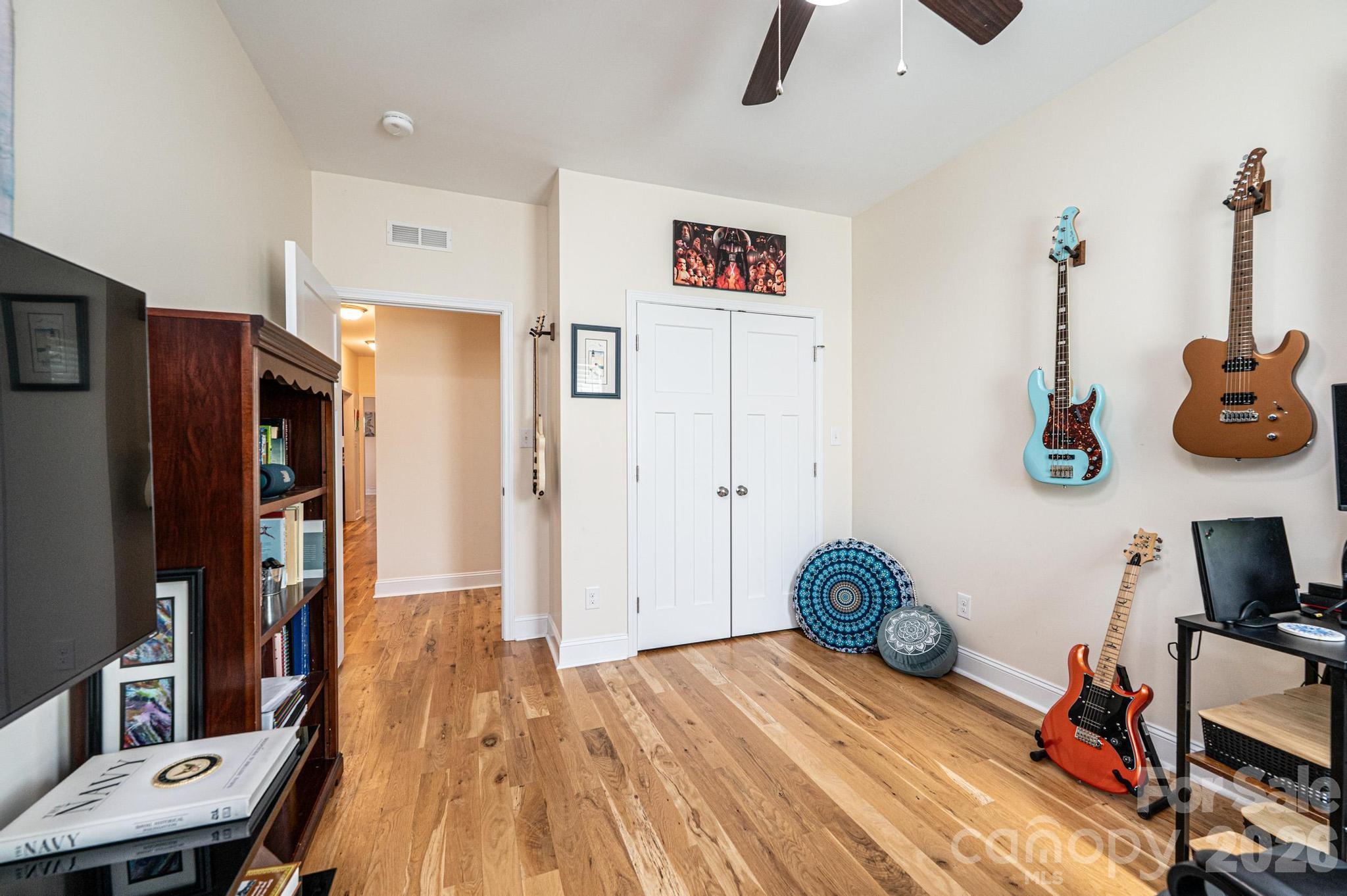 1092 33rd Avenue Loop NE — Hickory