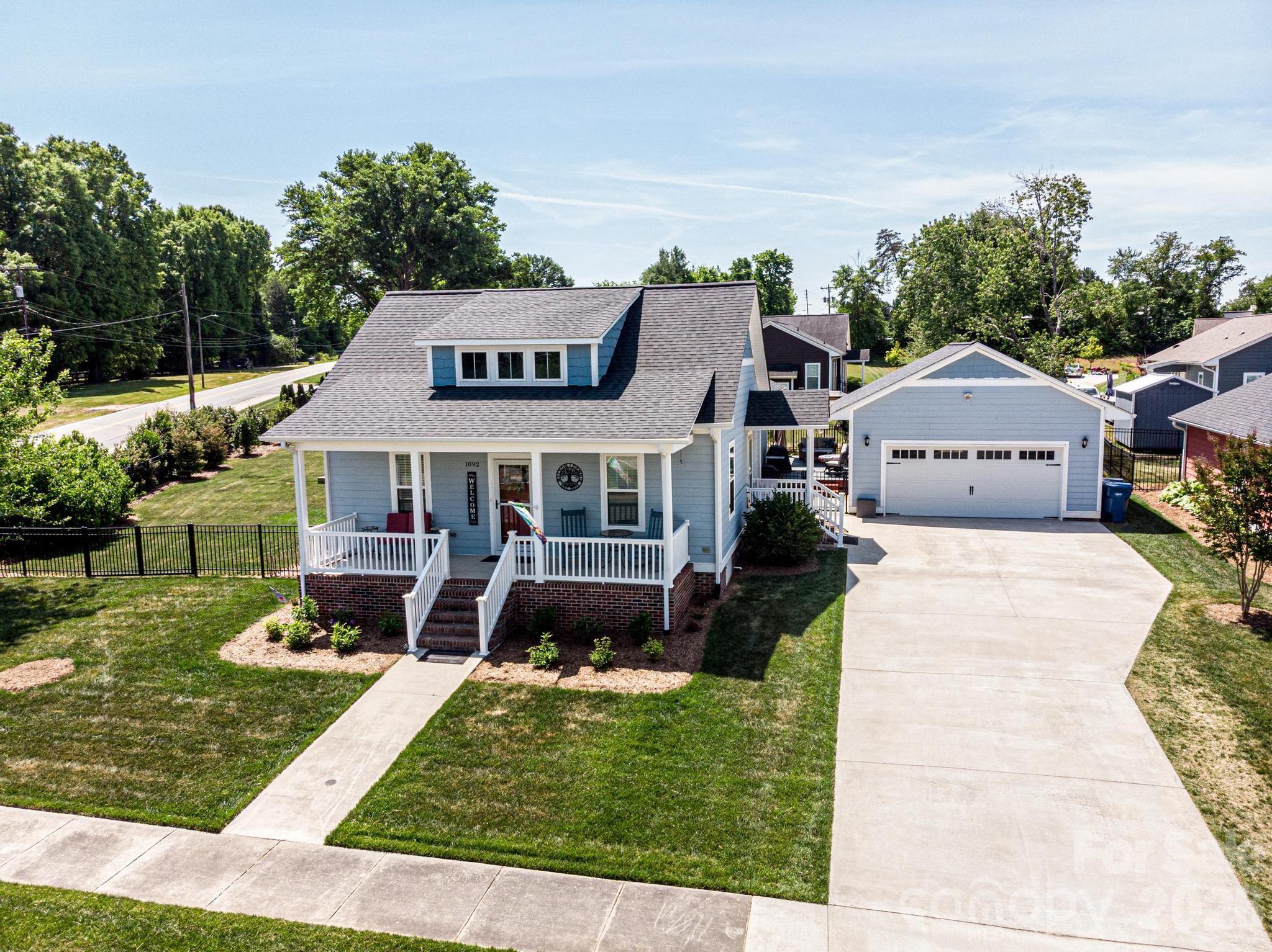 1092 33rd Avenue Loop NE — Hickory