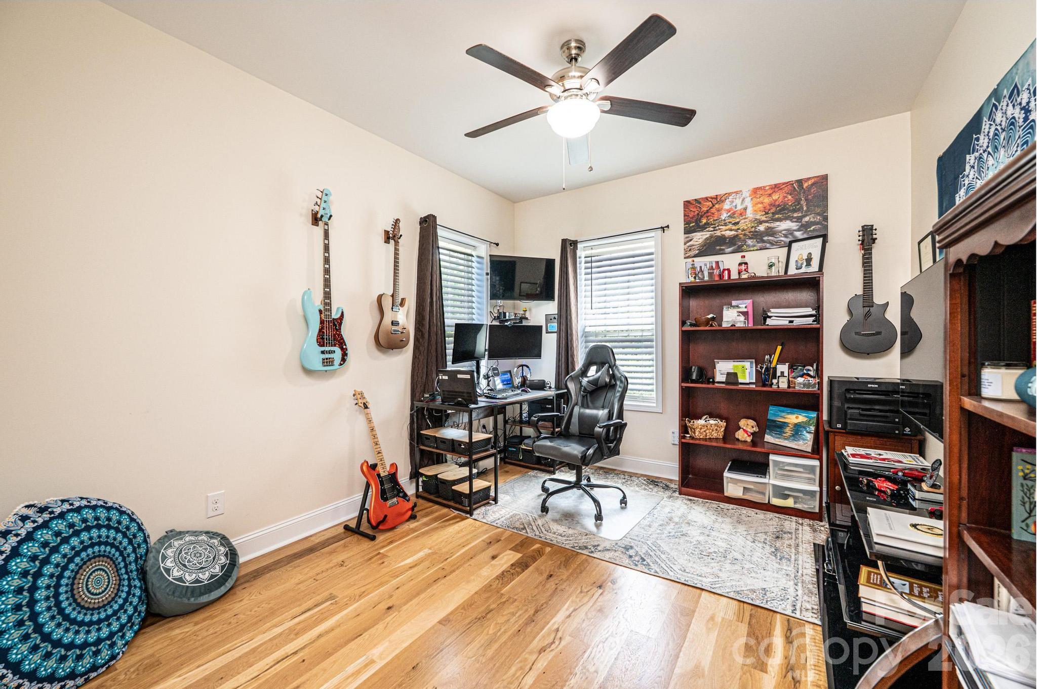 1092 33rd Avenue Loop NE — Hickory